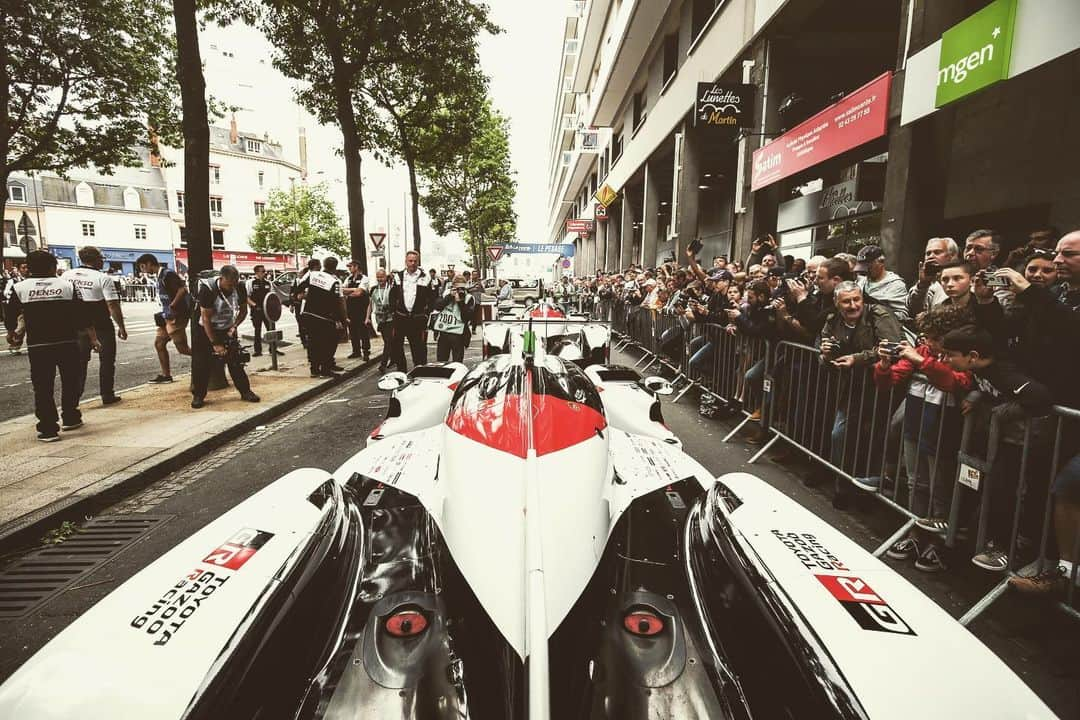 小林可夢偉さんのインスタグラム写真 - (小林可夢偉Instagram)「Finally last race of super season here in Le Mans started. This traditional track feel always smile my face. Let’s enjoy this last race of super season and of course I’m only looking for this big win here!!! @toyotamotorsportgmbh #fiawec #lemans」6月10日 18時23分 - kamuikobayashi