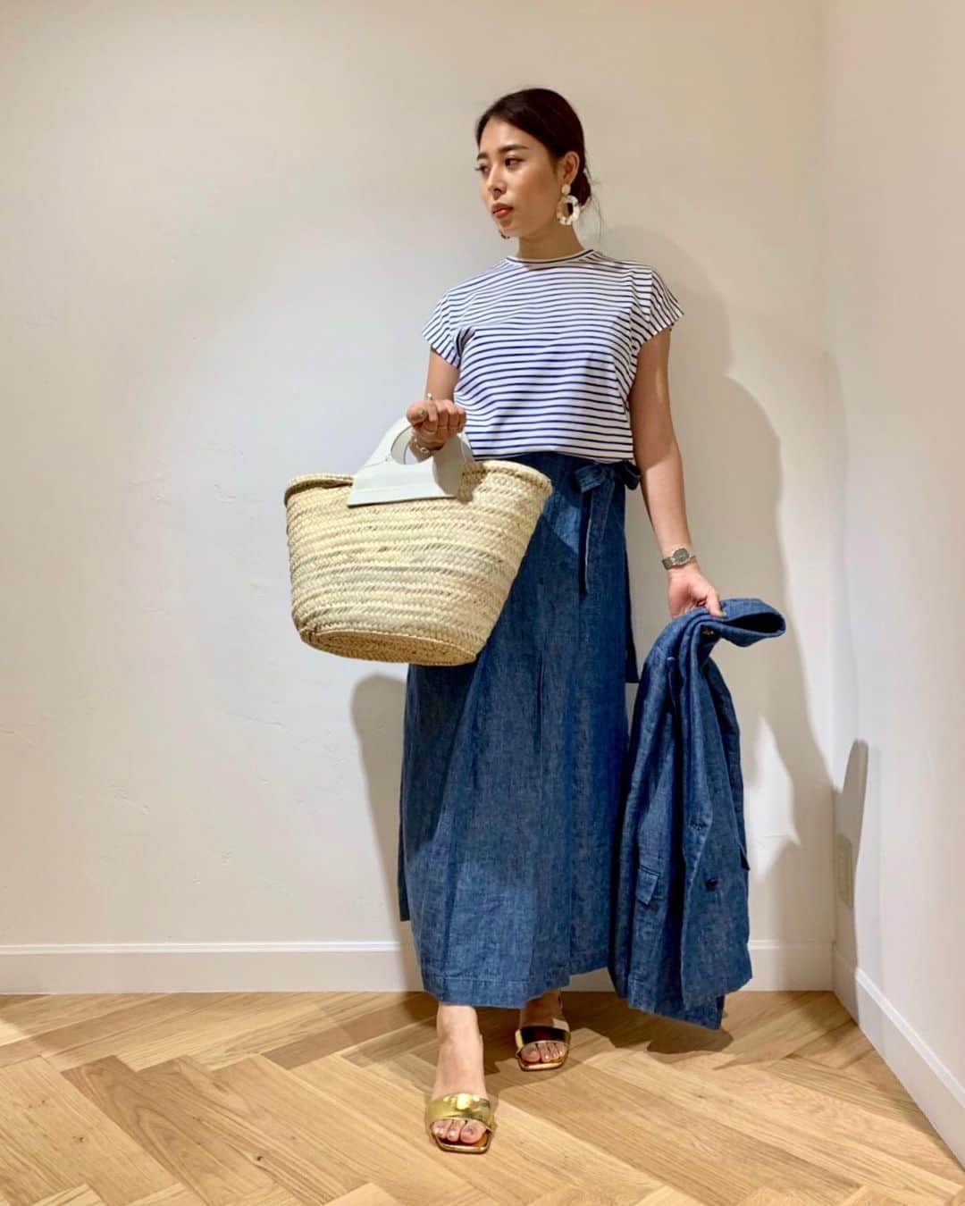 のインスタグラム：「ベーシックなトップスこそ、こだわりの素材と美しいシルエットのものを選びたいもの。こちらのカットソーは程よく二の腕カバーをしてくれる袖丈です。﻿ ﻿﻿﻿ ボーダーワイドプルオーバー ¥8,900+tax﻿﻿﻿ リネンデニムスカート ¥34,000+tax﻿﻿﻿ ﻿﻿﻿ ﻿﻿﻿﻿﻿﻿﻿﻿﻿﻿﻿﻿﻿﻿﻿﻿ #dressterior #ドレステリア﻿﻿ ﻿﻿﻿ ﻿﻿﻿﻿﻿﻿﻿﻿﻿﻿﻿」