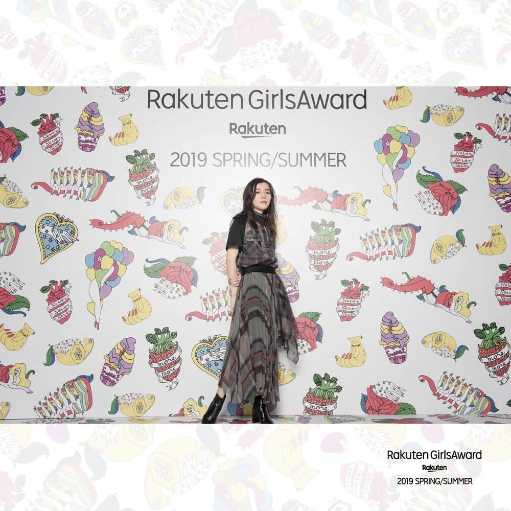 ガールズアワードさんのインスタグラム写真 - (ガールズアワードInstagram)「---------------------------------------------- Rakuten GirlsAward 2019 SPRING/SUMMER 🌈 貴重なステージ裏ショット公開📸 ---------------------------------------------- #伊藤千晃 @kikichiaki  #milet @milet_music  次回 Rakuten GirlsAward 2019 AUTUMN/WINTER は、 2019年9月28日(土)幕張メッセ9-11ホールにて開催決定🗣💋 #GirlsAward#RakutenGirlsAward2019SS#ガルアワ#ガールズアワード」6月10日 18時37分 - girlsaward_official