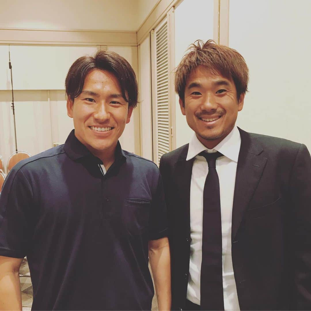 高木和正さんのインスタグラム写真 - (高木和正Instagram)「今日は東京で選手会の総会がありました。  みんなで意見を出し合いこれからのサッカー界のためにいい時間だったと思います。  懐かしいメンバーにも久しぶりに会えて刺激をもらったぜ😁  今日オフだったので休みないけどまた明日からリハビリ頑張ろー💪  #カマタマーレ讃岐 #高木和正 #川崎フロンターレ #登里享平 #高校の後輩 #毎回挨拶に来てくれる #礼儀正しいいい後輩 #ツエーゲン金沢 #沼田圭悟 #大分トリニータ #馬場賢治 #終わってすぐに帰ったから写真撮れなかった😅 #元カマタマーレ讃岐メンバー #アビスパ福岡 #實藤友紀 #栃木SC #菅 和範 #一番弟子 #高知大学コンビ #みんなと話ししていい刺激いただきました。 #明日からリハビリ頑張ります #東京きて思ったこと #やっぱ俺は香川がいいな😃 #今から帰ります」6月10日 18時42分 - kazumasatakagi