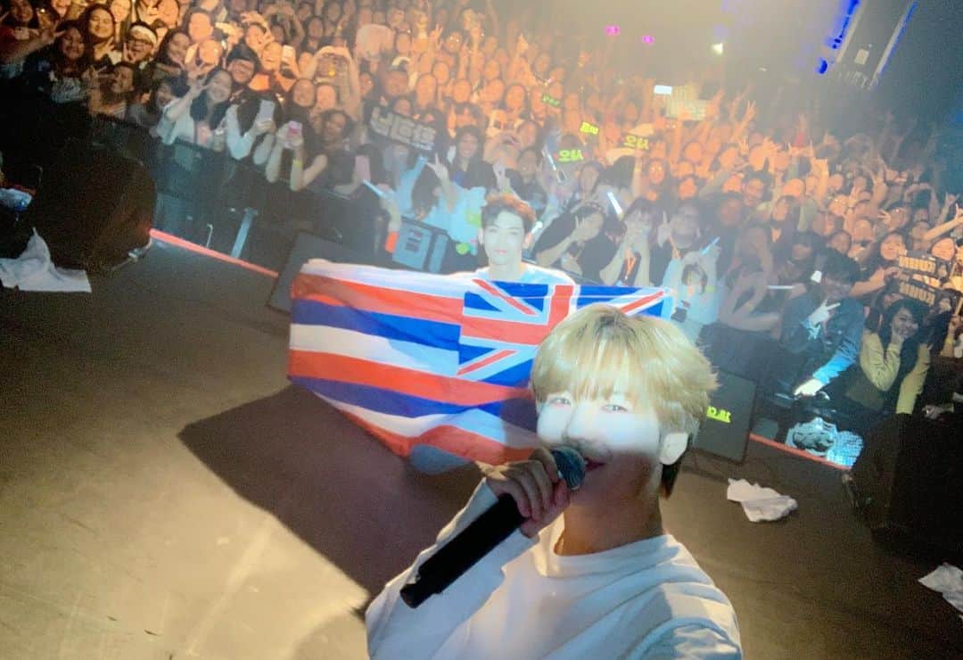 UP10TIONさんのインスタグラム写真 - (UP10TIONInstagram)「Today’s winner #KUHN & #HWANHEE 🥇 #Honolulu HONEY10! It was a perfect tour to the end! We love HONEY10💛🧡 ⠀⠀⠀ #UP10TION #업텐션 #2019LaberintoTour #NorthAmerica」6月10日 18時45分 - u10t_official