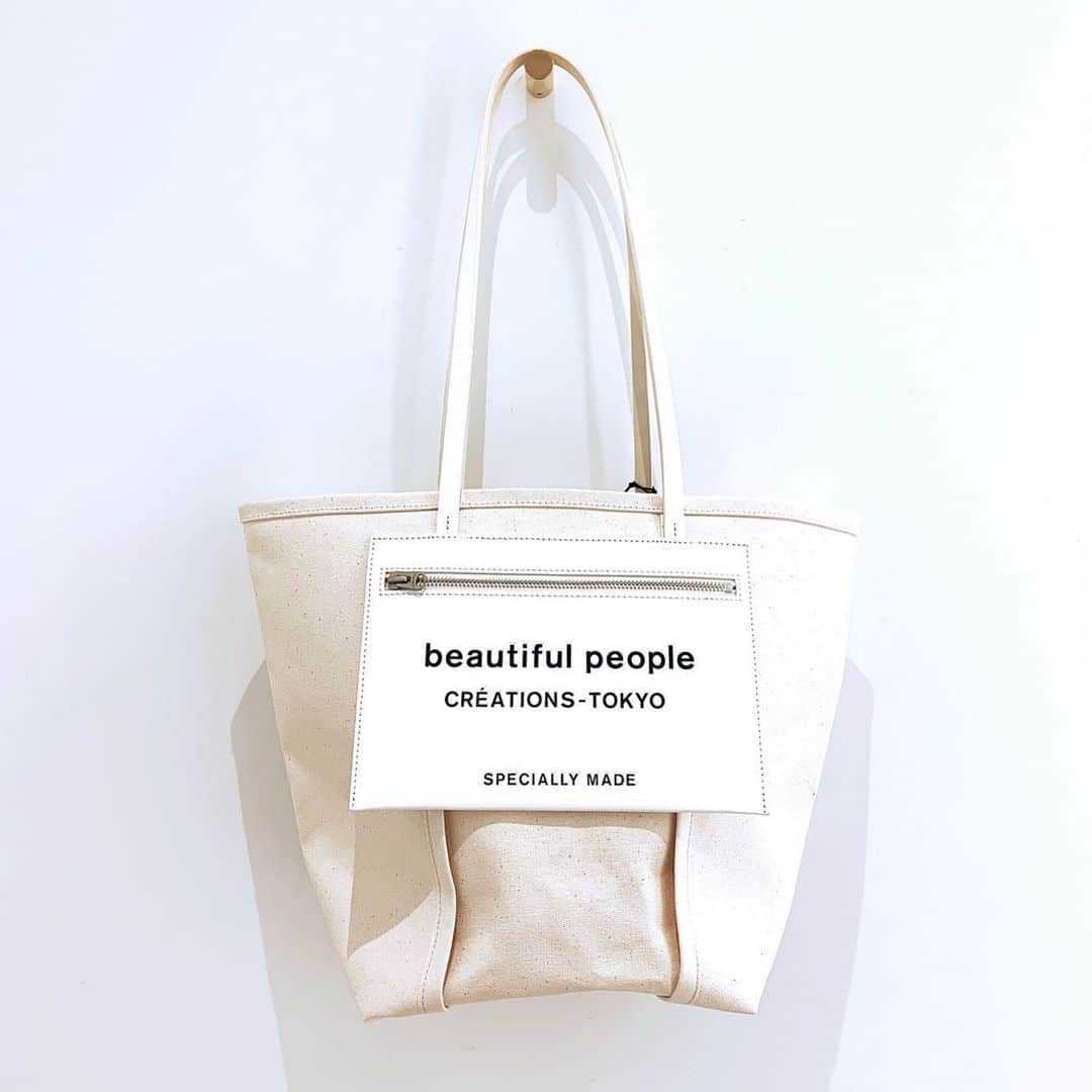 SPURさんのインスタグラム写真 - (SPURInstagram)「撥水加工された帆布生地の軽くて丈夫なバッグ。フロントにはブランドロゴが型押しプリントされたレザーポケットが配されています。beautiful peopleより￥27,000です。（編集U）  #SPUR7月号 #beautifulpeople #ビューティフルピープル #バッグ #bag #SPUR #fashion #mode #follow #newin」6月10日 18時48分 - spurmagazine