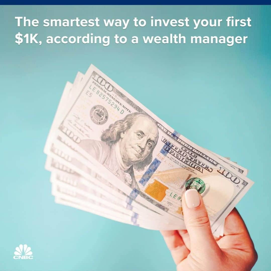 CNBCさんのインスタグラム写真 - (CNBCInstagram)「Investing is one of the most effective ways to build wealth. Some experts even say that the only way to “truly grow” your money is to put it to work.⠀ ⠀ If you have an extra $500 to $1,000 and are ready to dip your toe into the markets, “you should put your money in just one thing: the S&P 500,” certified financial planner Peter Mallouk tells @cnbcmakeit. ⠀ ⠀ The S&P 500 index fund holds 500 of the largest companies in the U.S., from Google to Disney to ExxonMobil. It allows you to take advantage of the success of major corporations without the risks associated with buying individual stocks.⠀ ⠀ “It’s the lowest cost investment that exists,” says Mallouk. Details, at the link in our bio.⠀ *⠀ *⠀ *⠀ *⠀ *⠀ *⠀ *⠀ *⠀ #personalfinance  #money #financialfreedom #finance #financialplanning #success #moneytips #moneygoals #wealth #investinyourself #investing #retirement  #business #moneymindset #budgeting #financialsuccess #investor #financialliteracy #motivation #invest #cnbc #cnbcmakeit #makeit⠀ ⠀」6月10日 19時00分 - cnbc