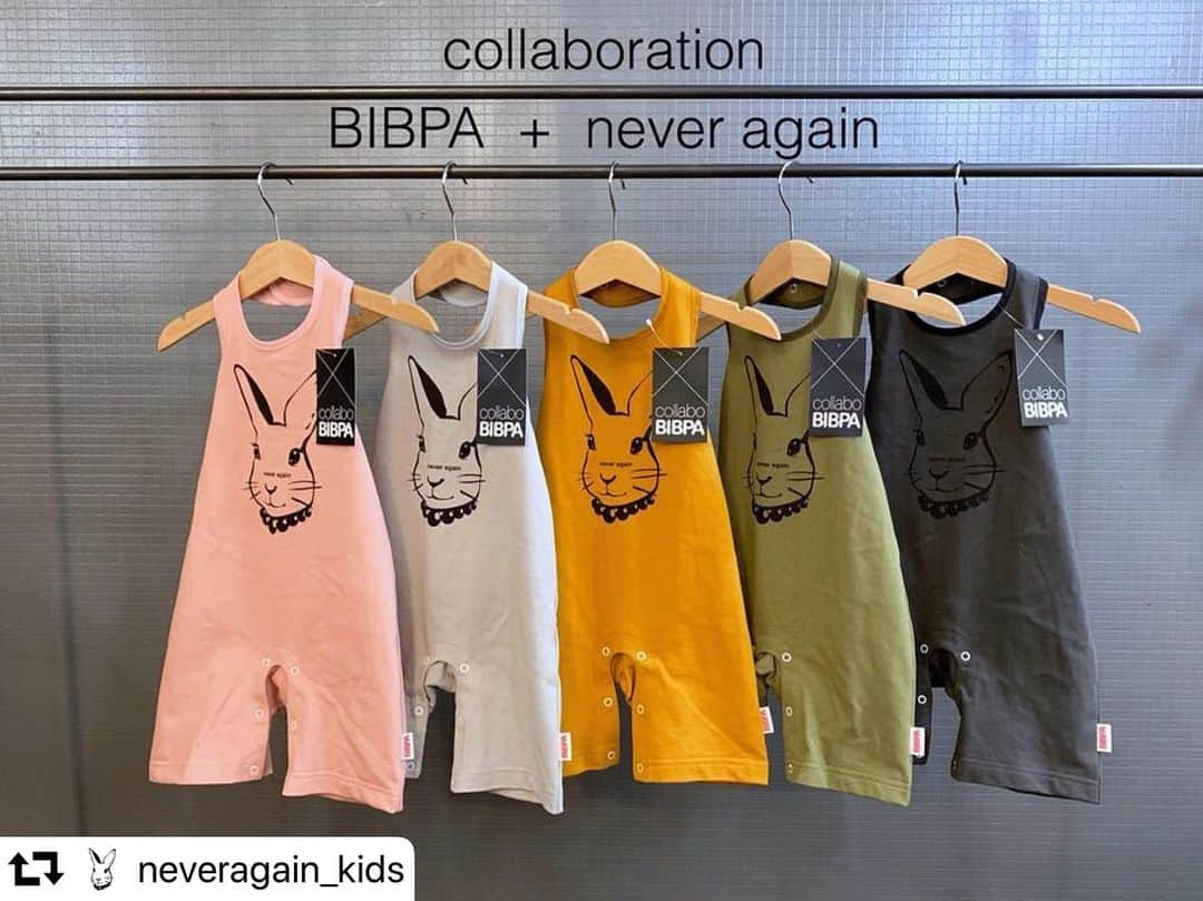 セレクトショップneveragainさんのインスタグラム写真 - (セレクトショップneveragainInstagram)「. . collaboration‼︎‼︎‼︎... BIBPA x never again  再入荷致しました！  どのカラーも可愛いのですが、オリーブの減りがちょっと早いですw  ぜひご覧下さいw  #repost @neveragain_kids ・・・ . . collaboration‼︎‼︎‼︎ BIBPA x never again  待ちに待ったアイテムが入荷致しました！  ビブパとネバーアゲインとのコラボビブパです！  シルエットは定番の形で、切り替えなしのワンカラー。 シンプルなデザインに、ネバーアゲインのラビットちゃんがプリントされています🙌  今まで目にしていたグラフィックラインのように、カラフルで可愛いイメージとは一味違うシンプルなデザイン。 色展開も落ち着いたアースカラー。コーディネートしやすく、ビブパ初の方は使いやすい一枚だと思います🙌  お子様のデイリーウェアからプレゼントなどにもおススメですw  ぜひぜひご覧ください  カラー ・ダスティピンク ・グレー ・ターメリック ・ディープオリーブ ・チャコールグレイ 全5色展開  BIBPA 生後2-3ヶ月から2歳前後まで、これ一枚でオールシーズン長く楽しんでいただけるステキなロンパース (着用期間は個体差で変わります) @alohaloha_japan  @bibpa_lookbook  #ビブパ #bibpa #ロンパース #ベビー服 #ベビーファッション #ベビーコーデ」6月10日 18時58分 - neveragain_kids