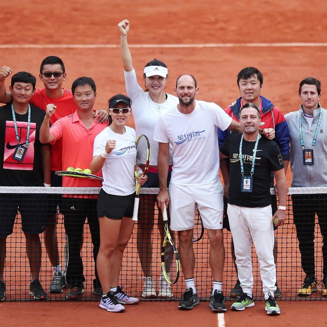 ジェン・サイサイさんのインスタグラム写真 - (ジェン・サイサイInstagram)「What an incredible journey at #RolandGarros 🥈  Merci beaucoup! ❤️❤️❤️ @duanyingying888  #starriverteam  #teamchina」6月10日 19時09分 - zheng_saisai