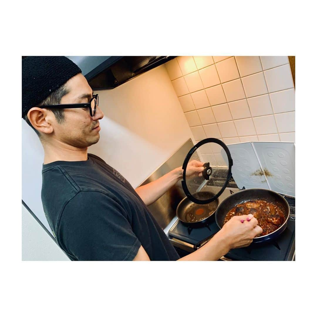 肥野竜也さんのインスタグラム写真 - (肥野竜也Instagram)「【男の料理】 ⁑ 急にハンバーグ食べたくなって… 適当に作ってみました😅w 適当な割には美味かった😆👍✨ 多分GENIUS〜🤣✨（自画自賛） 妻にはちゃんと分量を計らないから少し駄目出しされたけど…😋w ⁑ #肥野LIFE #男の料理 #ハンバーグ」6月10日 19時30分 - tatsuya_hino