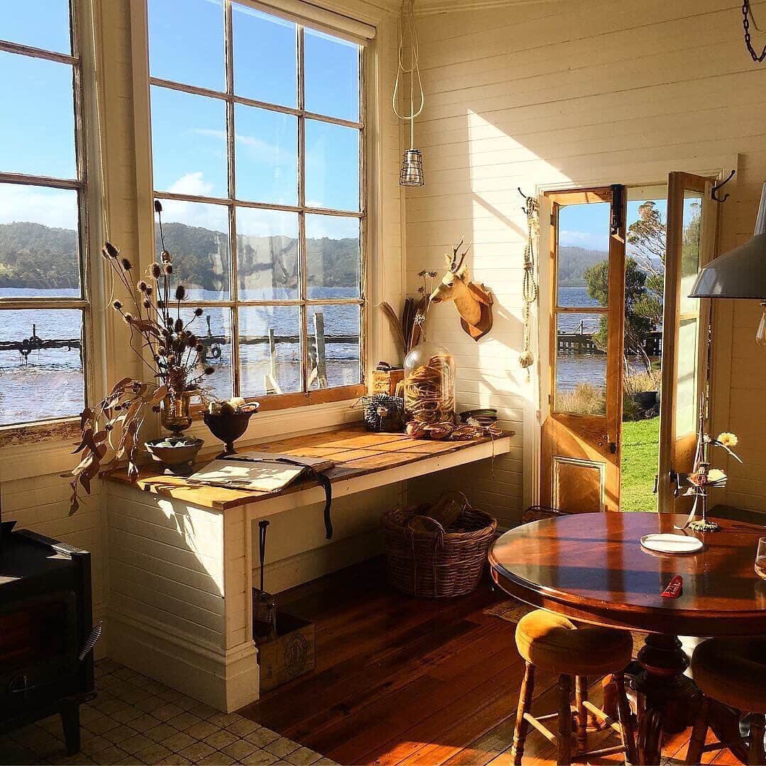 Airbnbさんのインスタグラム写真 - (AirbnbInstagram)「Superhost Sarah’s cabin on Lettes Bay might look like the perfect place to catch up on some reading, but one recent guest shared that the view kept distracting her from her book. If that happens to you, you can always explore the forest behind the cabin or watch your neighborhood boatbuilders at work.  Photo: @my.travelling.soul」6月10日 19時41分 - airbnb