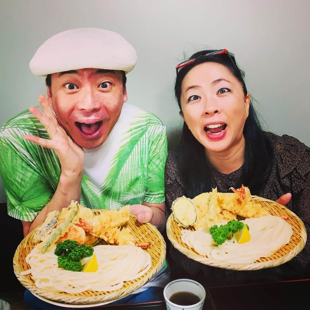 美川憲二さんのインスタグラム写真 - (美川憲二Instagram)「香川で本場の讃岐うどん食べたわよ〜😋🍴👍👍👍 それにしても うどんの長さに 私も冬休みちゃんもびっくりんこ‼️😵😵 どんだけ〜  笑、笑。 #源内  #本場讃岐うどん  #うどんの長さが半端ない #でもかなり美味しい  #美川憲二 #坂本冬休み #ものまね」6月10日 19時41分 - mikawakenji