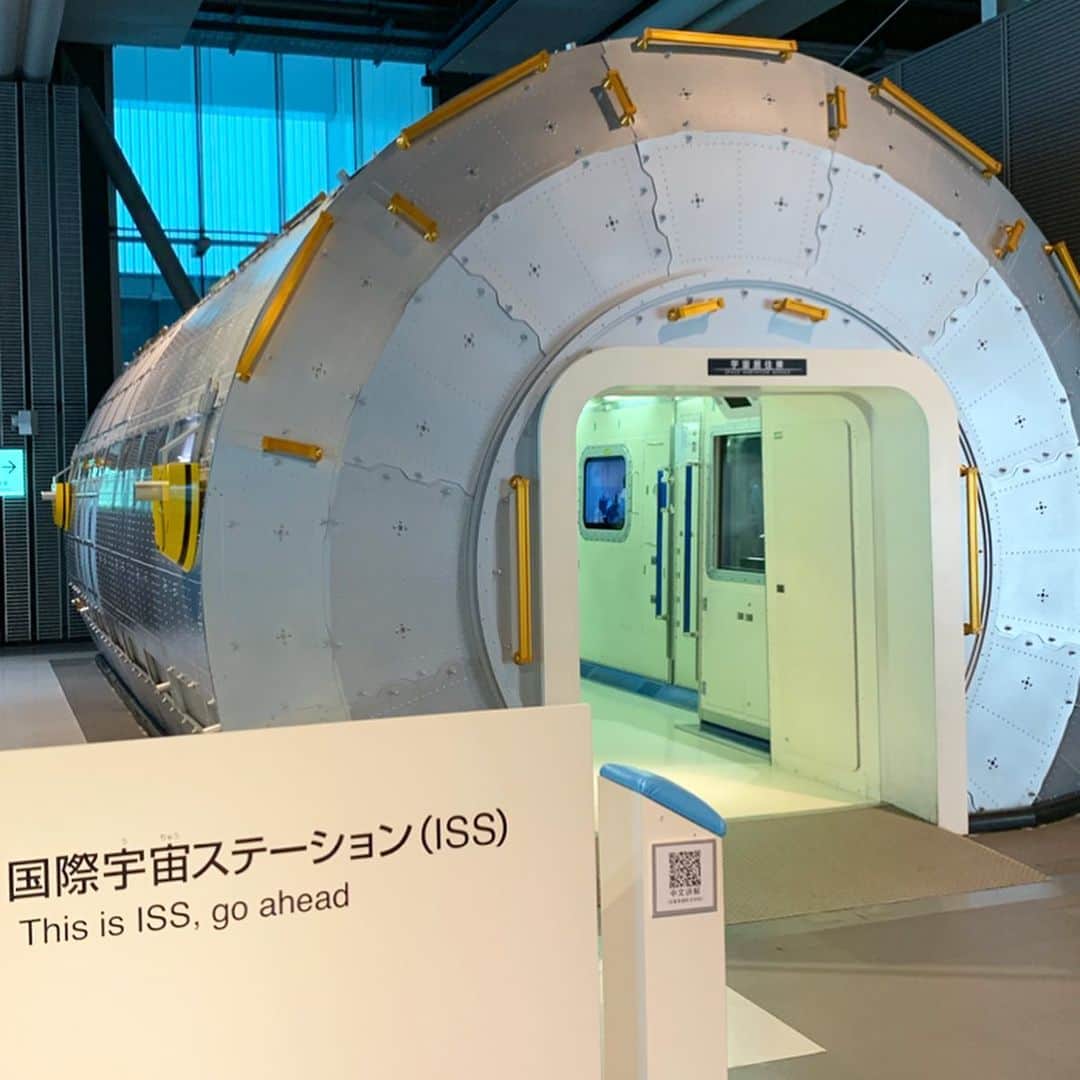 AYUMIさんのインスタグラム写真 - (AYUMIInstagram)「日本科学未来館で、はじめてお会いした ロボットのアシモ君の動きはまるで 中に人がはいっているよう😳 宇宙飛行士の方々が宇宙で滞在していた宇宙ステーションの中にはいったり、プラネタリウムをみたり 宇宙を感じてきました💫🌏 . . #日本科学未来館🌏  #宇宙 #地球」6月10日 19時46分 - ayumiayunco