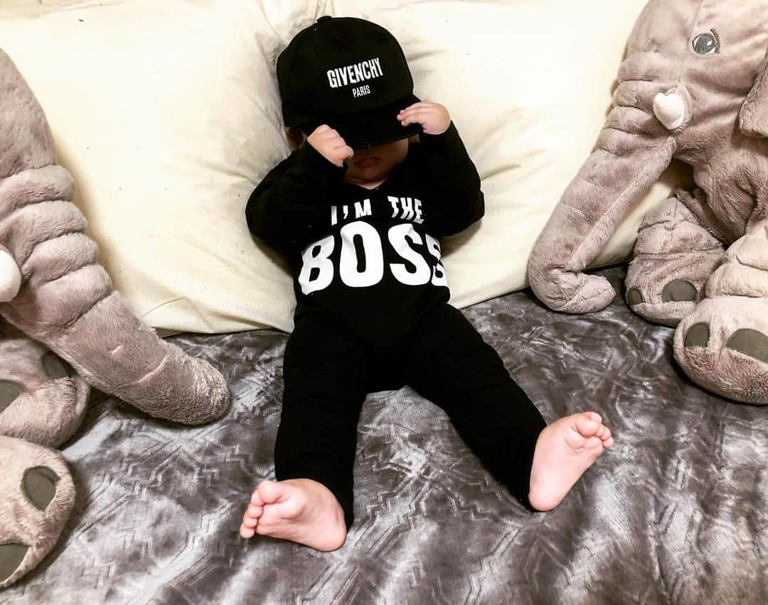 奈保さんのインスタグラム写真 - (奈保Instagram)「I'm the BOSS👶🔱 . . #ボスベイビー#生後5ヶ月#育児#赤ちゃん#ベビー#ロンパース#男の子#子供服#男の子ママ#IKEA#像#BOSSBABY#babyboy#loveyou」6月10日 19時48分 - naho.0422