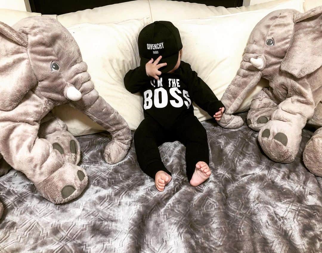 のインスタグラム：「I'm the BOSS👶🔱 . . #ボスベイビー#生後5ヶ月#育児#赤ちゃん#ベビー#ロンパース#男の子#子供服#男の子ママ#IKEA#像#BOSSBABY#babyboy#loveyou」