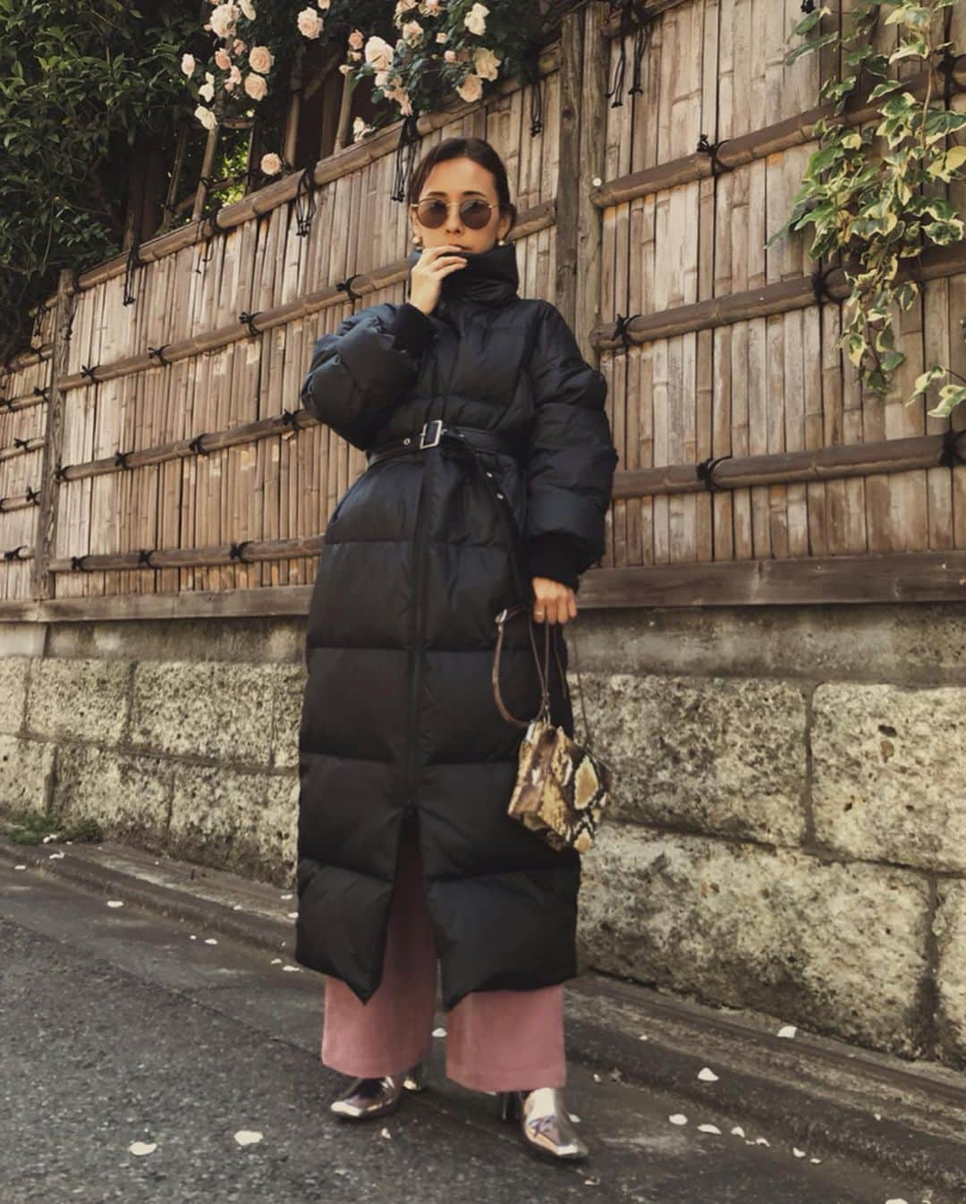 黒石奈央子さんのインスタグラム写真 - (黒石奈央子Instagram)「AMERI AW ふく . STAND COLLAR DOWN JK ¥33300+tax TAILORED ALL IN ONE ¥23100+tax  その他  AW .  今年はなんと、初めてナイロンのロングダウンを作りました！ 私自身軽いアウターが欲しくてロングダウンずっと可愛いの探してたんだけど、なかなか、なかったのでアメリで可愛いの作っちゃった😘 しかもフェイクレザーのベルト付き！ 私ももちろん即オーダーしたよ！ .  先行予約期間第2弾  6/20〜6/24 web & 心斎橋 6/20.21  代官山 6/22〜6/24  ルミネ  @ameri_shinjuku @amerivintage @ameri_daikanyama @ameri.shinsaibashi #ameri#amerivintage #fashion #coordinate#ootd#outfit#osanposnap #705_outfit #大人ファッション #大人コーディネート #大人スタイル #modestyle #modefashion#modecasual #2019autumnwinter#先行予約 #japonism」6月10日 19時54分 - blackstone705