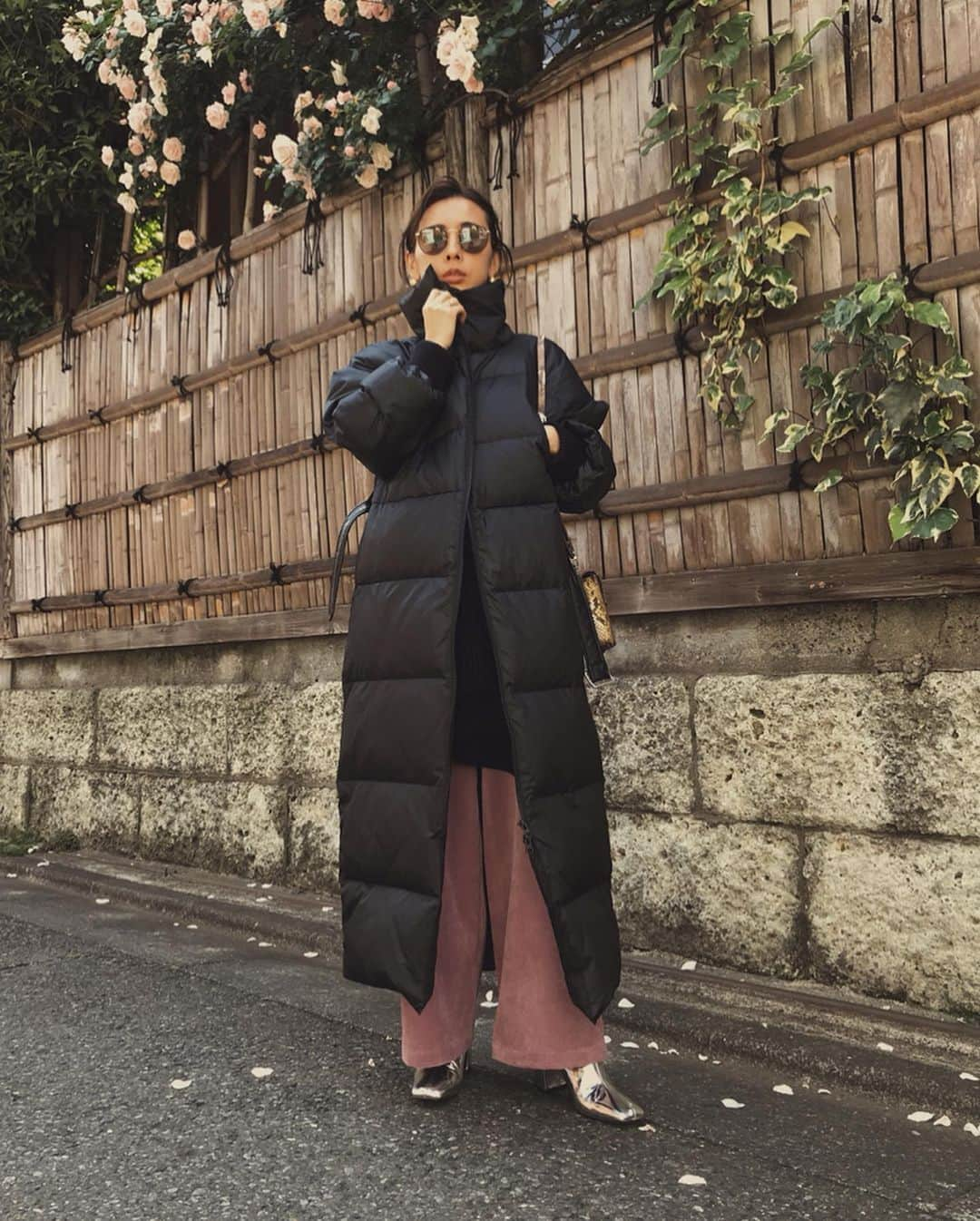 黒石奈央子さんのインスタグラム写真 - (黒石奈央子Instagram)「AMERI AW ふく . STAND COLLAR DOWN JK ¥33300+tax TAILORED ALL IN ONE ¥23100+tax  その他  AW .  今年はなんと、初めてナイロンのロングダウンを作りました！ 私自身軽いアウターが欲しくてロングダウンずっと可愛いの探してたんだけど、なかなか、なかったのでアメリで可愛いの作っちゃった😘 しかもフェイクレザーのベルト付き！ 私ももちろん即オーダーしたよ！ .  先行予約期間第2弾  6/20〜6/24 web & 心斎橋 6/20.21  代官山 6/22〜6/24  ルミネ  @ameri_shinjuku @amerivintage @ameri_daikanyama @ameri.shinsaibashi #ameri#amerivintage #fashion #coordinate#ootd#outfit#osanposnap #705_outfit #大人ファッション #大人コーディネート #大人スタイル #modestyle #modefashion#modecasual #2019autumnwinter#先行予約 #japonism」6月10日 19時54分 - blackstone705