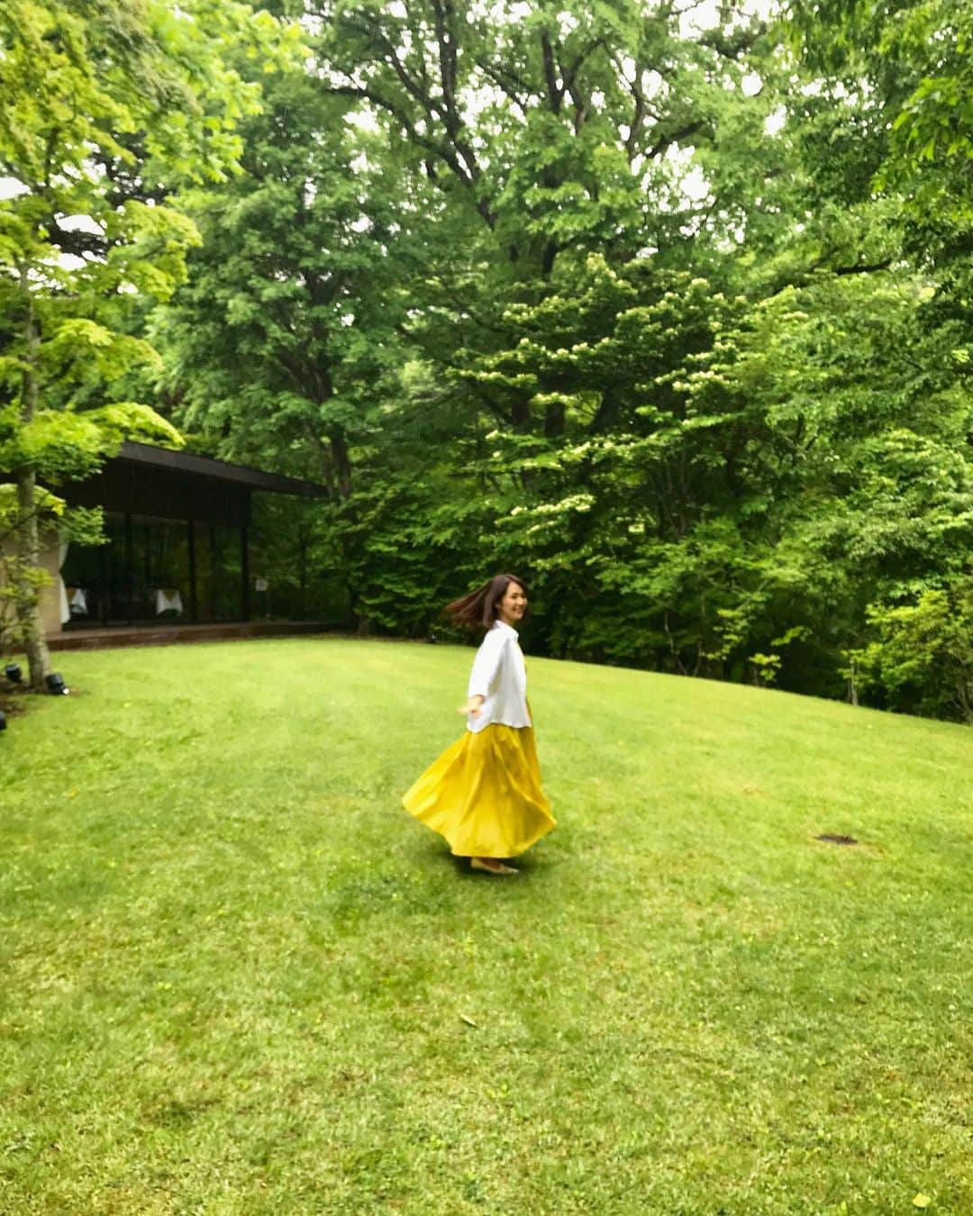 柴田美奈さんのインスタグラム写真 - (柴田美奈Instagram)「軽井沢へ🌿﻿ 澄んだ空気がおいしい。。。﻿ ﻿ #両親と﻿ #結婚記念日﻿ #おめでとう☺️」6月10日 19時57分 - mina__shibata
