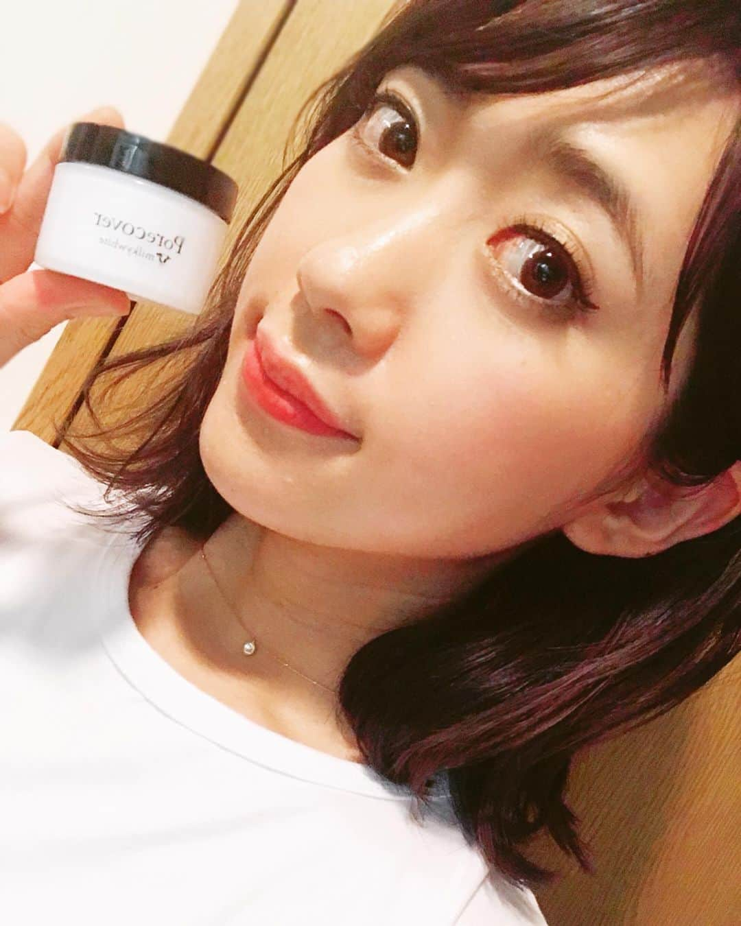 MIAKAさんのインスタグラム写真 - (MIAKAInstagram)「今使ってる化粧下地！#ポアカバーミルキーホワイト 🐄❣️ 軽くて着け心地良き！おススメ下地です🐄🐄 ・ ・ ・ #最高金賞 #毛穴 #化粧下地 #つるすべ肌 #くすみ #化粧品 #白肌 #コスメ部 #miaka」6月10日 19時59分 - miaka.jp