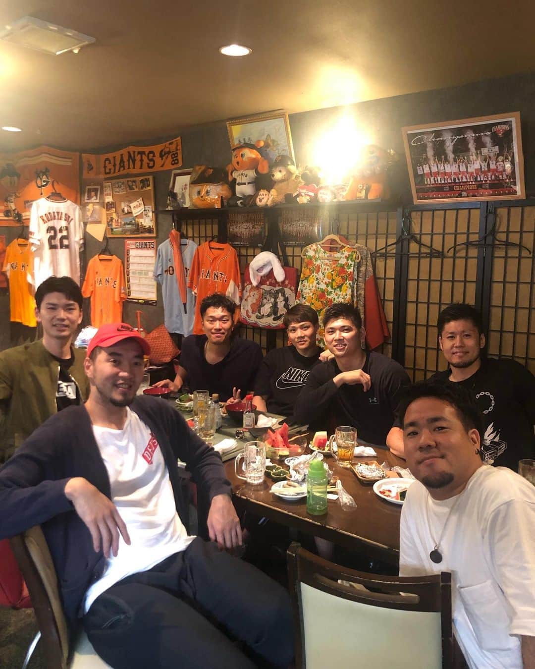 石井講祐のインスタグラム：「ラダー部会🏀通称ラダ会🏀 みんなありがとう！ #次期部長は原 #シゲは部費滞納中 #よしあきは休みがち #マネージャーラダは欠席 #りゅうもラダーやったことあったっけ？ #来年の部費は値上がりするらしい #会長もタグ付け #上江洲院長おめでとう」