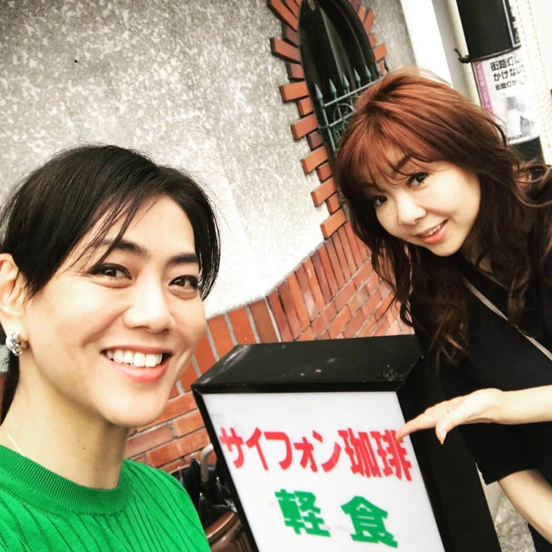 モモコさんのインスタグラム写真 - (モモコInstagram)「マエノリ、何回も登場してるが、あたしが２０歳の時に関テレのエンドレスナイトで知り合ったハーズのお馴染みのモデルちゃん😊 東京の家も泊まらせもらったりと、まぁ幼馴染み。 実家に帰ってきたら、モーニング行こ！と連絡あり、いつもの喫茶店が閉まってて昭和の喫茶店に入りましたぁ。  #ハイヒールモモコ #👠 #👠🍑 #CHANEL #シャネラー #グルメ #前田典子 さん#マエノリ #喫茶店」6月10日 20時06分 - highheel_momoko