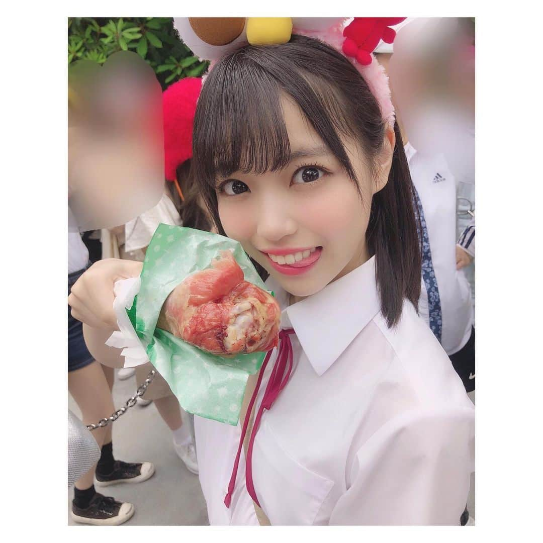 岩田陽菜さんのインスタグラム写真 - (岩田陽菜Instagram)「USJの写真まだあったね🥰🥰🥰🍗﻿ ﻿ また行く計画立ててる💭👩‍❤️‍👩﻿ 辛いことがあったら楽しいこと考えようっ🧚🏻‍♀️ ﻿ ﻿ #STU48 #岩田陽菜 #門脇実優菜 #たまぴよ﻿ #ターキーレッグ #お肉 #🍗﻿ #USJ #ユニバ #制服ユニバ #モッピー #エルモ ﻿ #女子高生 #JK」6月10日 20時07分 - hina_naso_stu48