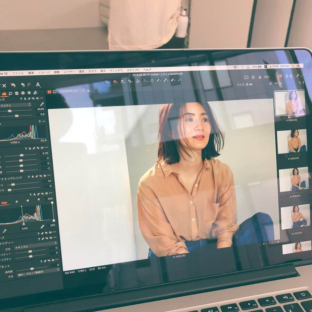 川上さやかさんのインスタグラム写真 - (川上さやかInstagram)「今秋に、@mimollet から、初めての書籍を出させていただくことになりました✨ スタイリストになって丸5年、私自身も35歳となり、この節目の時にこの様な光栄な機会をいただき、とても嬉しく思います。 皆様に良いものがお届けできる様に、残りの撮影も精一杯頑張りたいと思います❤︎ 写真は先日の撮影の一コマ。 慣れないポージングに、あまりの自分の不器用さに笑えましたw」6月10日 20時16分 - sk_120