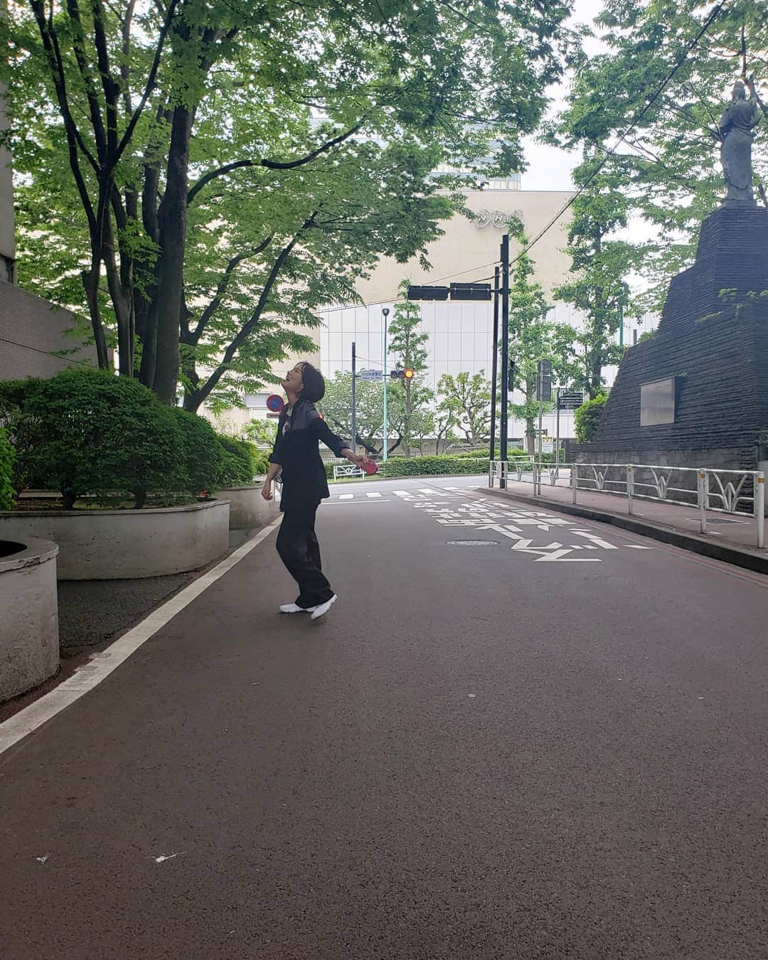 夏菜さんのインスタグラム写真 - (夏菜Instagram)「こむぎとなつな。 めっちゃ引っ張ってくる。😂 ２枚目こむぎうつってないし。笑」6月10日 20時16分 - natsuna_official