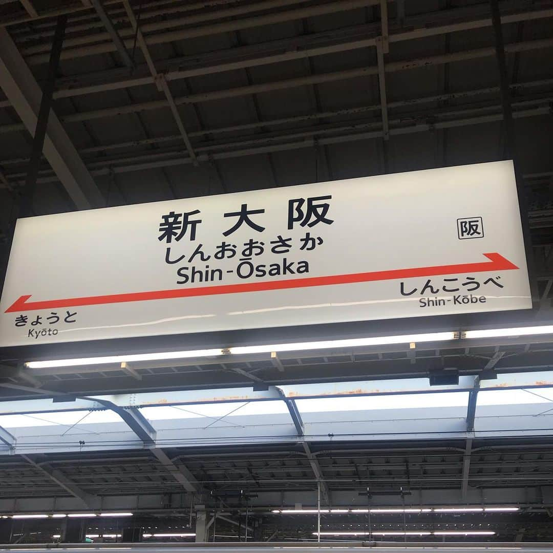 美沙さんのインスタグラム写真 - (美沙Instagram)「2019.06.05 かなり弾丸大阪🐙🚅💨 . めちゃくちゃ飲んだのに全然写真ないし動画とか載せれるレベルじゃない🤦‍♀️🤦‍♀️ . みゆうちゃん実物の方が可愛いって何？ ツーショットも撮ってもらったんやけど何回撮っても自分の顔がブスすぎて却下🙋‍♀️ . ナルシストの私でも本物の美女の隣に並んだら自分の顔の現実を知って落ち込んだ笑 . 勝手に美沙の大好き達を呼んで初めましてもみんな合流して、誰とは言えんけどメンバーが最高の最強すぎてまだ余韻に浸ってる。 . 早く25日にならんかな❤️ . #大阪 #弾丸旅行 #食べて飲んだだけ #北新地 #キャバクラ #はなもも #エース #オンリーワン #シャンパン #ソウメイ #soumei」6月10日 20時17分 - misa0623r