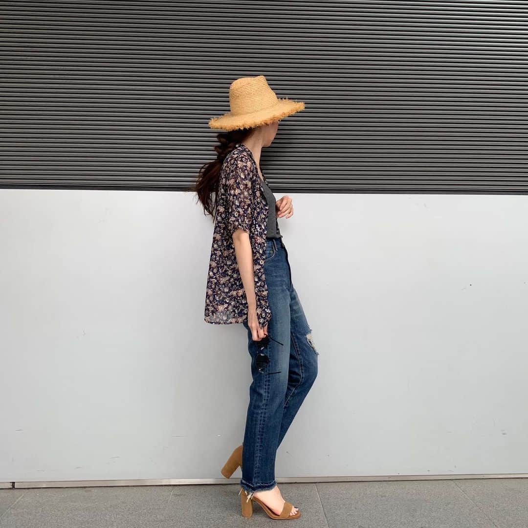 ungrid_minamiのインスタグラム：「. アロハシャツっぽい夏感たっぷりな柄シャツ入荷してます🌴💓 @ungrid_official #Ungrid#アミュプラザ博多」