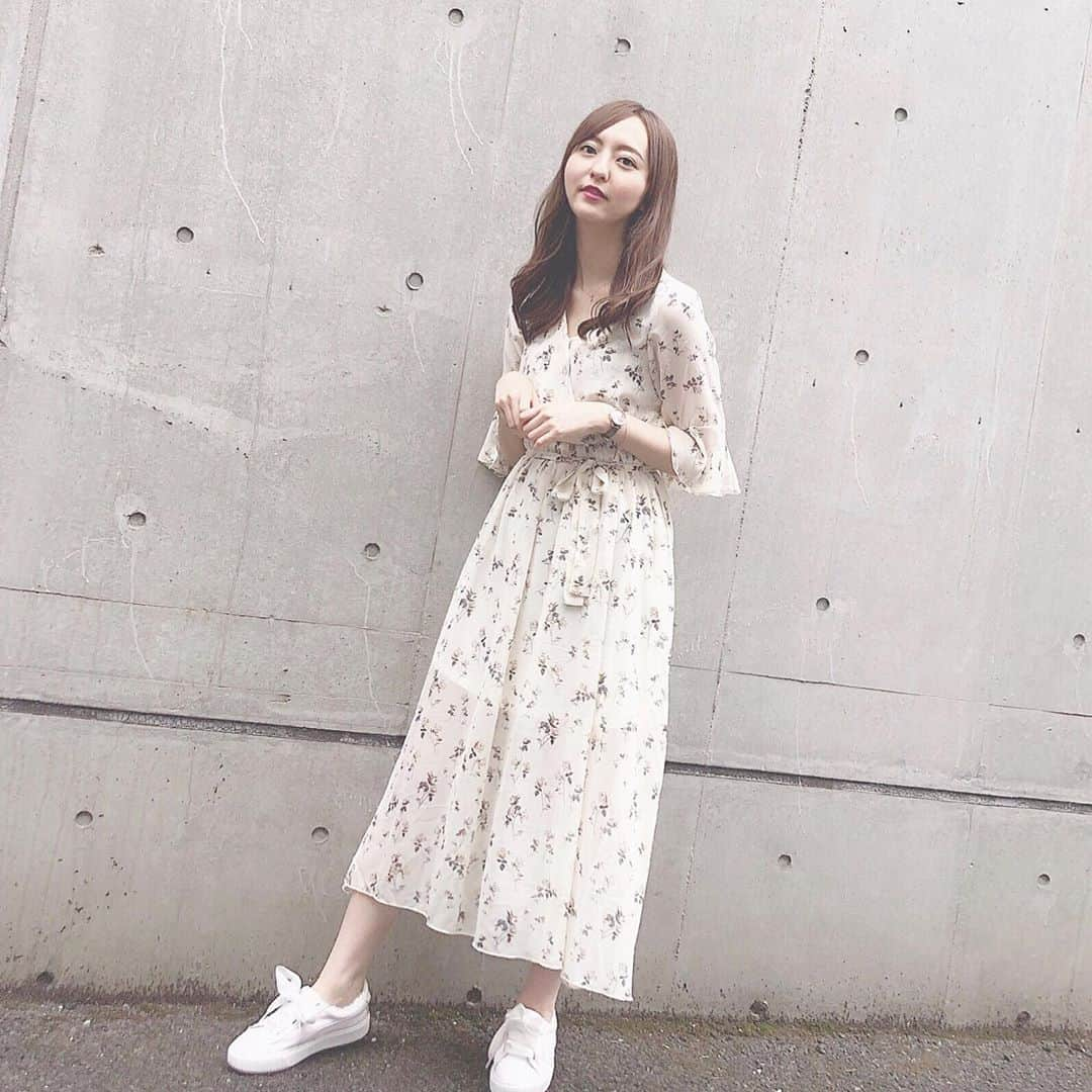 森保まどかさんのインスタグラム写真 - (森保まどかInstagram)「﻿ ﻿ ﻿ ﻿ ﻿ 昨日のお洋服🌼﻿ ﻿ 花柄ワンピースの時﻿ ヘアは外巻きオンリーで﻿ 足元はスニーカーが多いです☺︎﻿ ﻿ ﻿ ﻿ ﻿ ﻿ ﻿」6月10日 20時37分 - madokamera_48