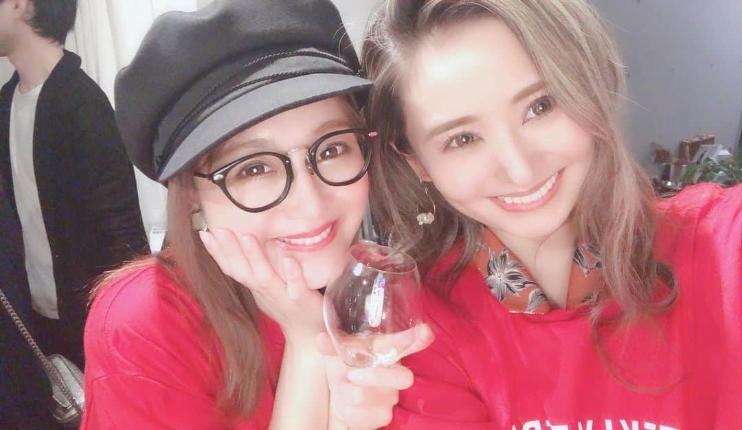 古澤未来のインスタグラム：「TWIN PLANETのパーティーへ行ってきました♡  知ってる人が少なすぎてほんとてんぱってたー なーちゃんと久しぶりにあってギューってした♡  あやなちゃん初めましてだったのにめっちゃ優しいし 気さくだった👏🏻♡ なーちゃんと、あやなちゃんとわたしは同い年なのw  あと夏みかんちゃん♡ SHOWROOMで1位の子なんだけどすっごいニコニコでいい子だった🙈そんな話せなかったけどまた会えたらいいね！  #事務所 #みんな同じ #ツインプラネット #twinplanet」