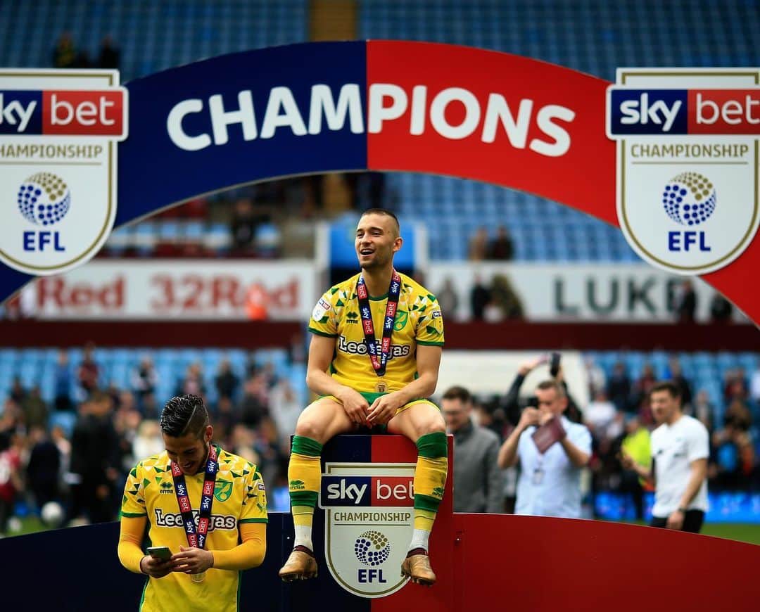 のインスタグラム：「What a season!!! We had so many special moments this year. Unbelievable games and results. I have to say a big thank you to all of you, the support was outstanding, you are making this club so special! Thx @norwichcityfc and specially to my teammates for this season. We are the champions!As a little THX, tell me your favorite game or moment of the season in a comment. I will pick out 3 of you and send you 1 shirt from the last season from me 🤙  Now get ready for the next challenges 🤙💪👌」