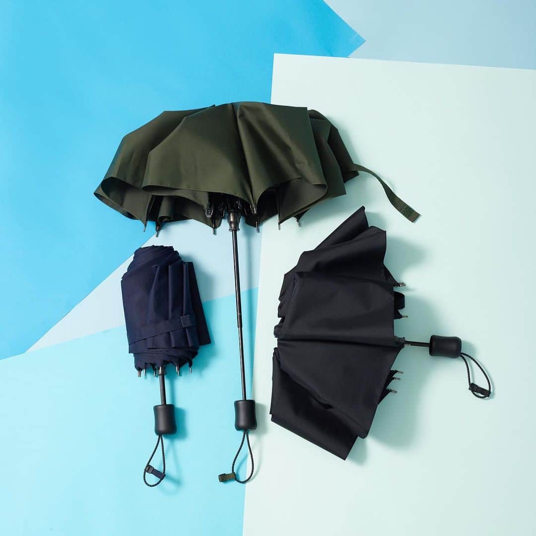 ユニクロさんのインスタグラム写真 - (ユニクロInstagram)「Compact and incredibly durable. #compactumbrella #rainyday #uniqlolifewear #umbrella #傘 #梅雨 #雨の日」6月10日 20時43分 - uniqlo