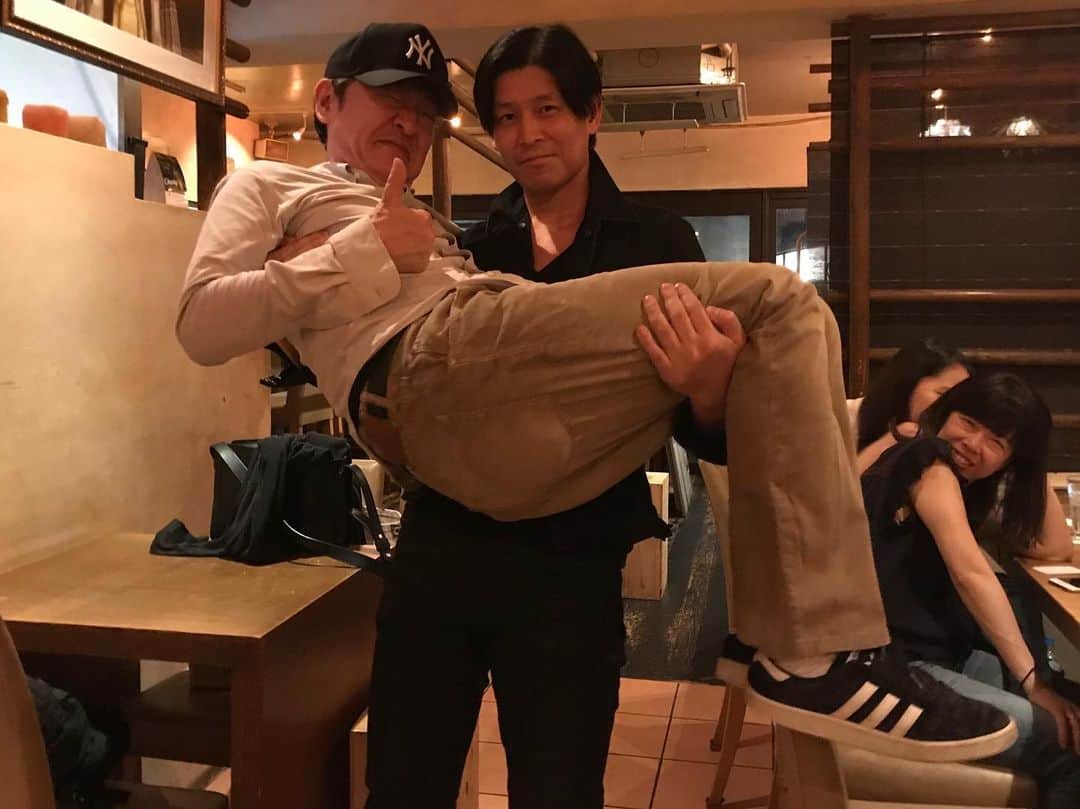 宮上元克のインスタグラム：「先日スカパラGAMOさんを捕獲しました。ツアーお疲れ様です！ #スカパラ #GAMO #東京スカパラダイスオーケストラ #tokyoskaparadiseorchestra」