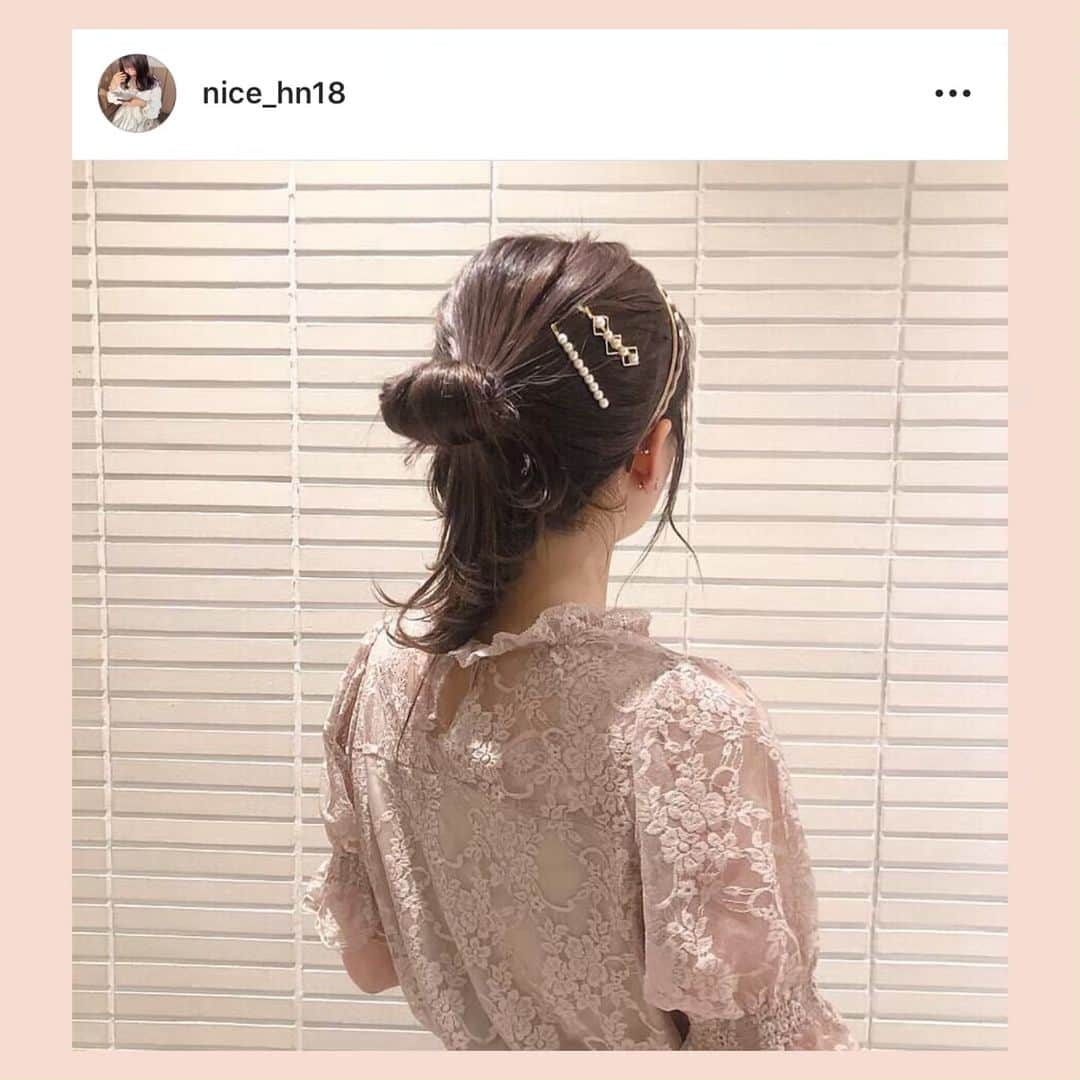 bis_web bis [ビス] さんのインスタグラム写真 - (bis_web bis [ビス] Instagram)「🌷﻿ ﻿ ﻿ ﻿ bis世代のマストアイテムになりつつある﻿ トレンドの "カチューシャ"﻿ ﻿ @y_jeallene  ちゃん、 ﻿ @ayanen_11 ちゃんが選んだのは﻿ vintage感のある太めのカチューシャ❤️﻿ ﻿  @niceclaup_official_ ではいま、カチューシャがとても人気だそう！﻿ ﻿ ﻿ みんなのカチューシャヘアアレンジを﻿ スワイプしてチェックしてみてね🍒﻿ ﻿ ﻿ ﻿ ﻿ ﻿ #ヘアアレンジ #簡単ヘアアレンジ #カチューシャ #カチューシャアレンジ #おだんごヘア #おだんごアレンジ #ゆるふわ巻き #巻き髪 #ヘアスタイル #ヘア #hair #vintage #ヴィンテージ #niceclaup #ナイスクラップ #hairband #bis_web」6月10日 20時47分 - bis_web