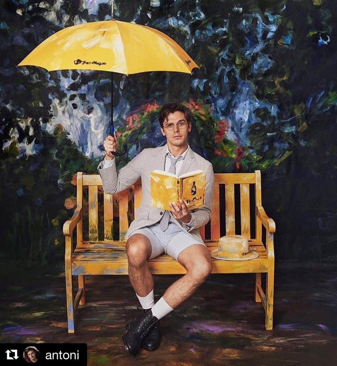 ビルボード・ジャパンさんのインスタグラム写真 - (ビルボード・ジャパンInstagram)「Will you join me under your umbrella☔️??﻿ 📸: @antoni」6月10日 20時48分 - billboard_japan