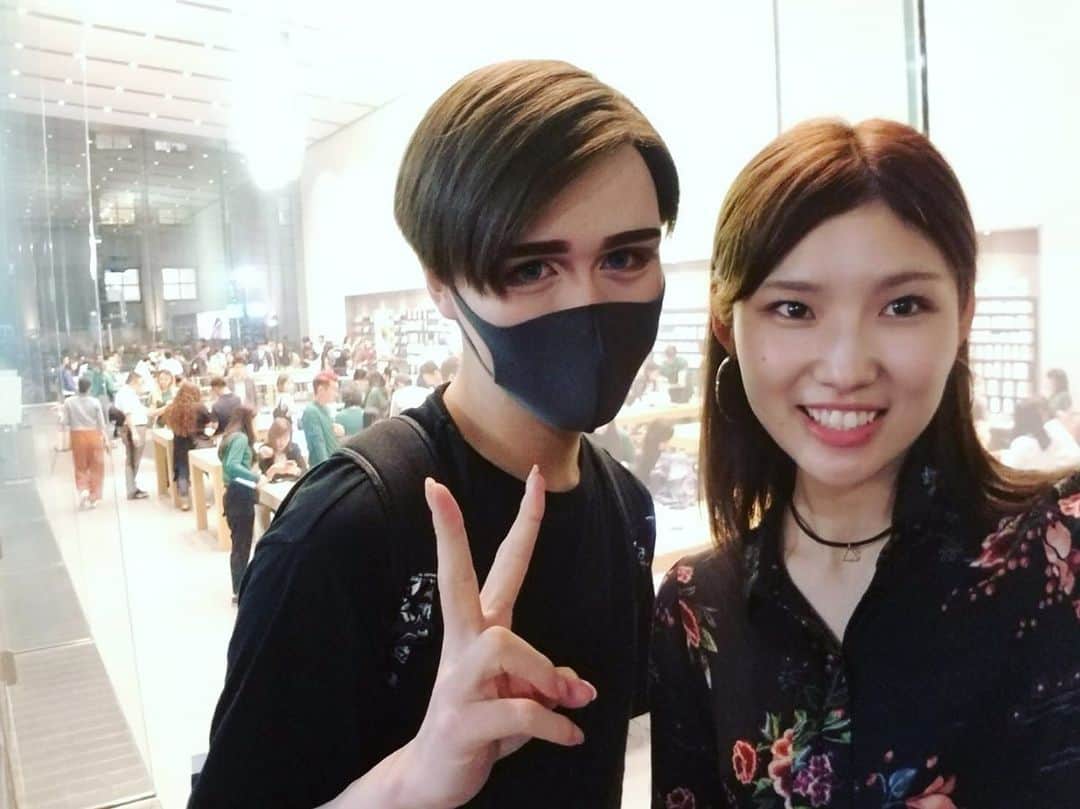 i_am_happpyのインスタグラム：「* * mattくんと😄❣️ マフィンくんも一緒でした🎶 飛行機 爆睡してた後の顔でごめんなさい😂笑 * #マット#matt#表参道#松村佳奈」