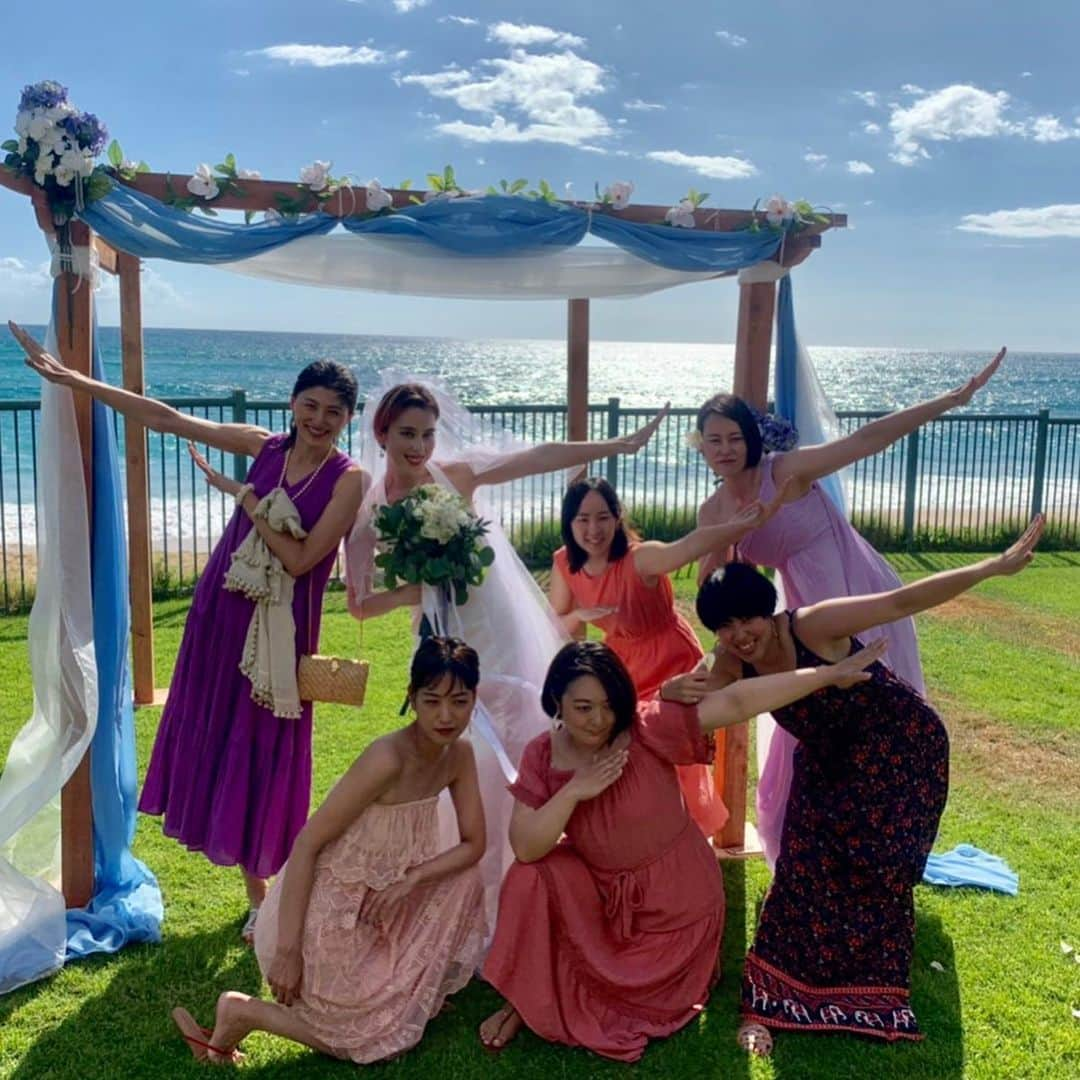 大山加奈さんのインスタグラム写真 - (大山加奈Instagram)「. . My precious people‼︎‼︎‼︎ . You always make me happy. . .  I treasure you💓💓 Thanks 💓💓 . .  #HAWAII #ハワイ #Honolulu  #beach  #hawaiistagram #ハワイ旅  #hawaiivacation #hawaiiwedding #成徳 #成徳学園 #下北沢成徳 #東レアローズ #toray #バレーボール #バレーボールが繋いでくれた縁 #一生の宝物 #一生の仲間」6月11日 6時15分 - kanaoyama0619