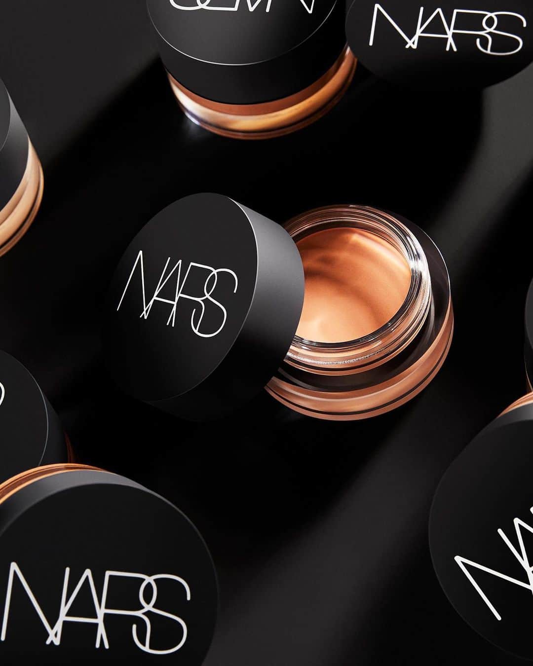 NARSさんのインスタグラム写真 - (NARSInstagram)「Nothing like opening up a fresh pot of Soft Matte Complete Concealer.」6月11日 6時31分 - narsissist