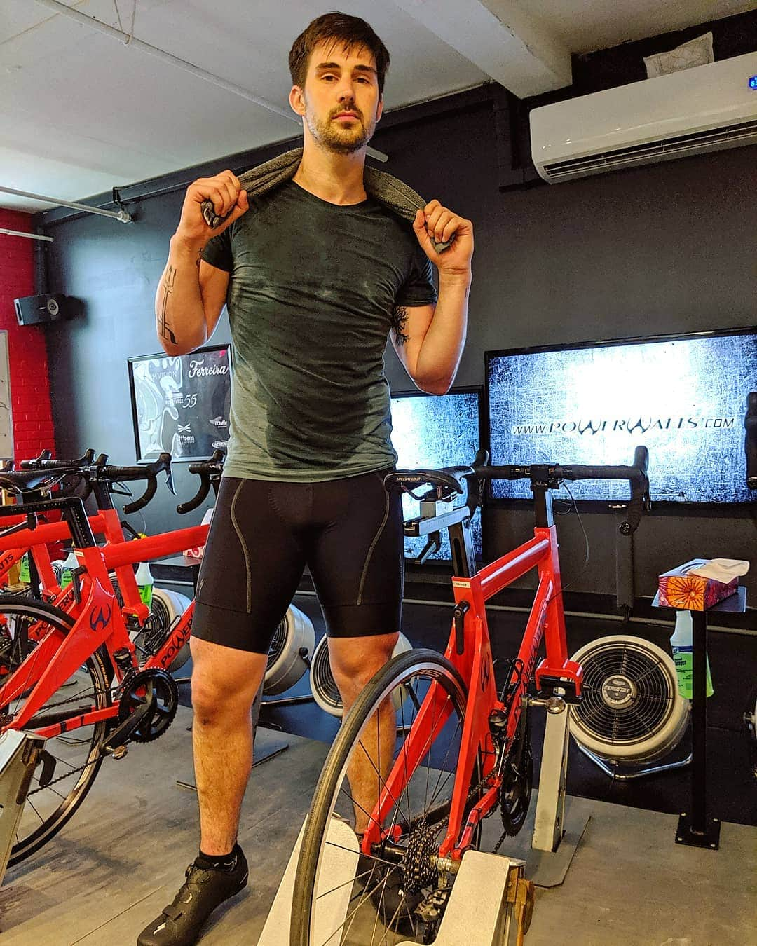 ザカリー・ダナヒューさんのインスタグラム写真 - (ザカリー・ダナヒューInstagram)「Monday Funday! Today's Powerwatts kicked my ass but I loved every second!!! 😈🚴💪 ✴️ ✴️ ✴️ #powerwatts #mondaymotivation #workhardplayhard #athlete #harderbetterfasterstronger」6月11日 6時27分 - zachtdonohue