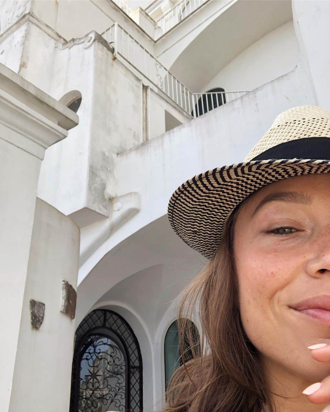 Nicole Mejiaさんのインスタグラム写真 - (Nicole MejiaInstagram)「While sipping my last coffee in Capri, I opened my camera to take a selfie and realized that I was sitting beneath a stairway to heaven... of sorts. ☕️ #gratitude」6月11日 6時36分 - nicole_mejia