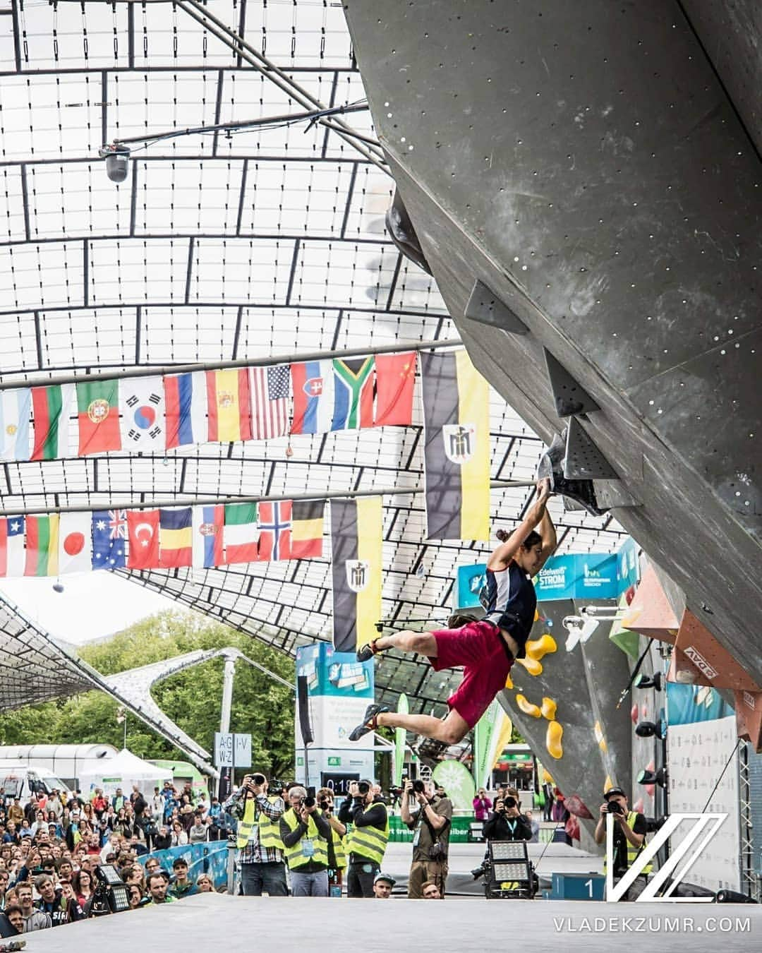 スターシャ・ゲージョさんのインスタグラム写真 - (スターシャ・ゲージョInstagram)「The last post of my TOP 5:  1st place: Superfinal victory of the European Bouldering Championship 2017.  I am absolutely the proudest of this success. From feeling so vulnerable when I found out I have to deal Janja face to face, to believing there is a chance after observing the superfinal boulder. Luckily I did not miss that bloody chance.  That jump still brings so much light to my life. It brought excitement to the whole stadium. The happiest moment of my career, to be honest.  @vladek_zumr capturing the moment  @scarpaspa @trangoworldofficial @morphoholds @climbskinspain @wingschalk #top5 #champion #superfinal #no1 #unforgettable」6月11日 6時41分 - gejostasa