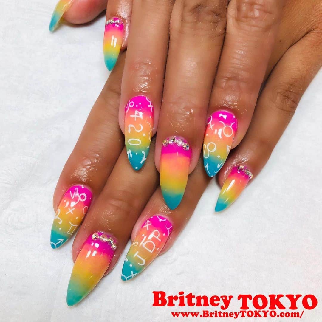 Britney TOKYOさんのインスタグラム写真 - (Britney TOKYOInstagram)「🌈⭐️💕 @vidakush  #nailart #fashion #art #nails #britneytokyo」6月11日 6時44分 - britneytokyo