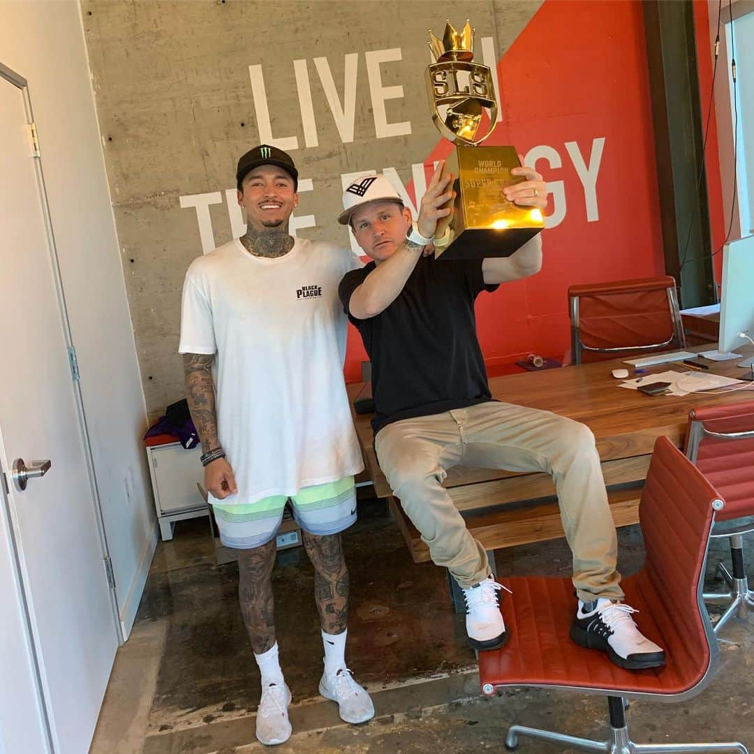 ロブ・ディアデックのインスタグラム：「New @dyrdekmachine business project in the works with the Champ, Champ @nyjah! He has dominated the world of @sls since its inception 10 years ago, and I look forward to doing a project outside of skateboarding together.🏆🥇 #dyrdekmachine #doordier #manufacturingamazing」