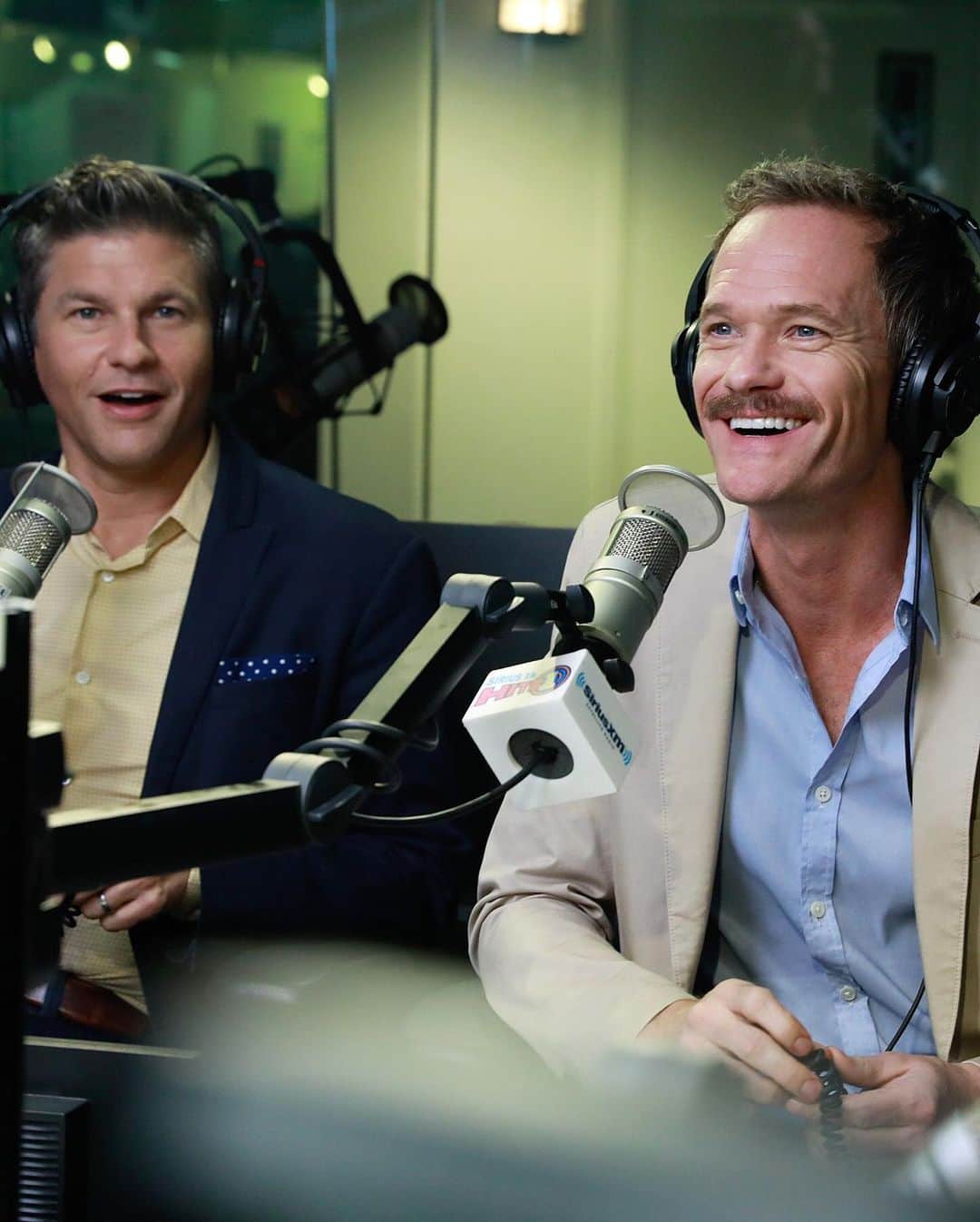 Just Jaredさんのインスタグラム写真 - (Just JaredInstagram)「Neil Patrick Harris and husband David Burtka stopped by @siriusxm and revealed the naughtiest places they’ve had sex. Tap this photo at the link in bio to find out what they said! #NeilPatrickHarris #DavidBurtka Photos: Getty」6月11日 6時50分 - justjared