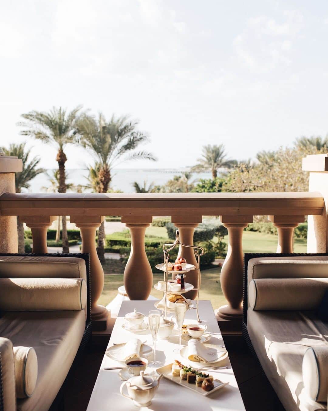 リッツ・カールトンさんのインスタグラム写真 - (リッツ・カールトンInstagram)「Celebrate your getaway with a peaceful afternoon and relaxing, coastal views. ⁣⠀ ⁣⠀ #Dubai #UnitedArabEmirates #UAE #celebrators #afternoontea #tea #afternoon #peaceful #relaxing #delicious #Instafood #sunshine #coast #getaway #roomwithaview #view #travel #travelgram #Instatravel #traveldiaries」6月11日 7時30分 - ritzcarlton
