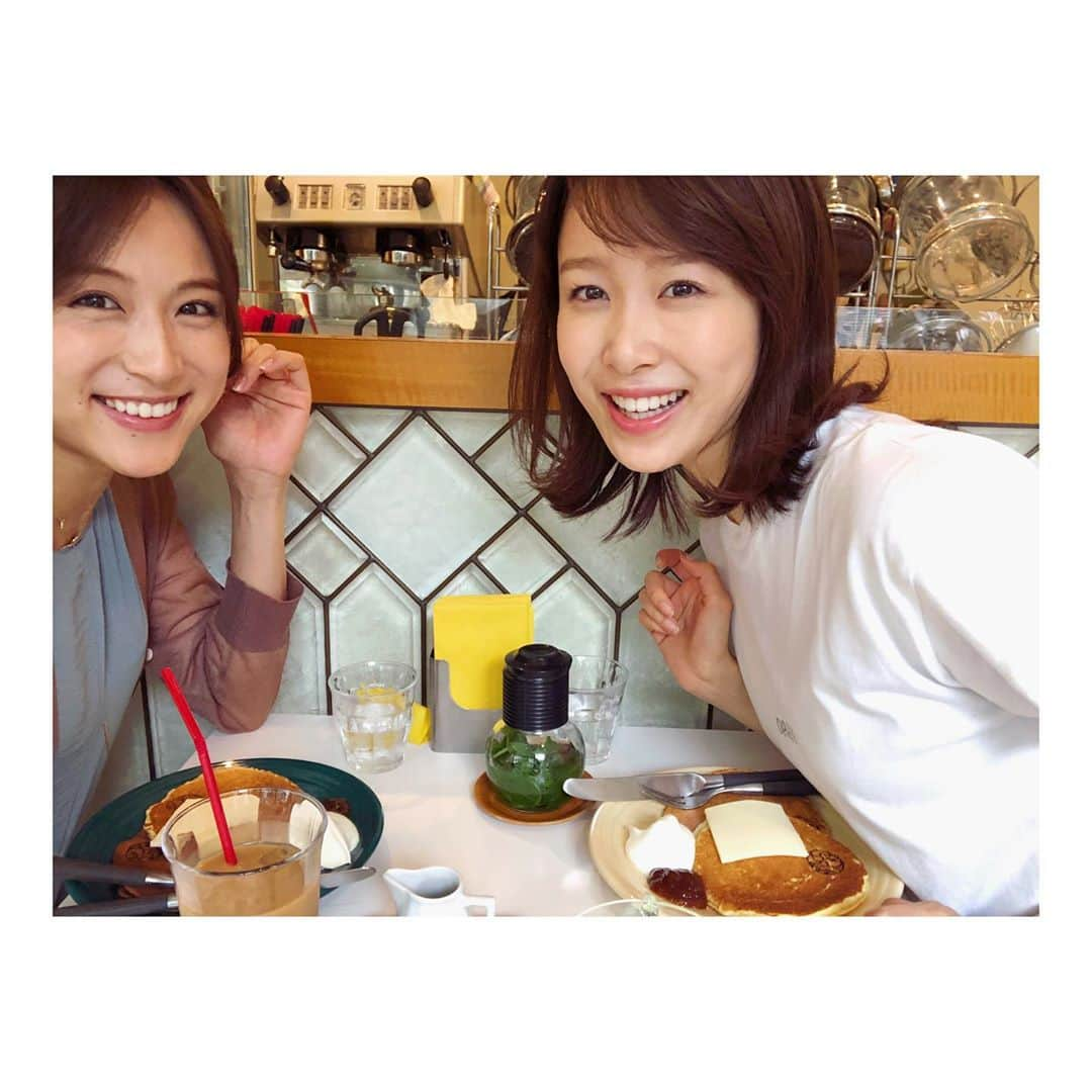 笹川友里さんのインスタグラム写真 - (笹川友里Instagram)「先日、良原アナと束の間の🥞🍴 お店は居心地の良い決まった所に通い詰める派です😁 入社でいうと5年違うので、 フレッシュで若々しい良原ちゃんですが しっかり ハキハキ とにかく明るい頼もしい後輩です✨ 6月からNスタも始まりお互いの近況報告を。 何度会っても毎回言ってしまう、「足長っ！」🦵 Nスタでご覧くださいませ🦵✨笑  #良原安美 #後輩さん #根明 #全てがツヤツヤ #かなり大きめな二人 #Nスタ #TBS #楽しかった」6月10日 22時46分 - sasagawayuri