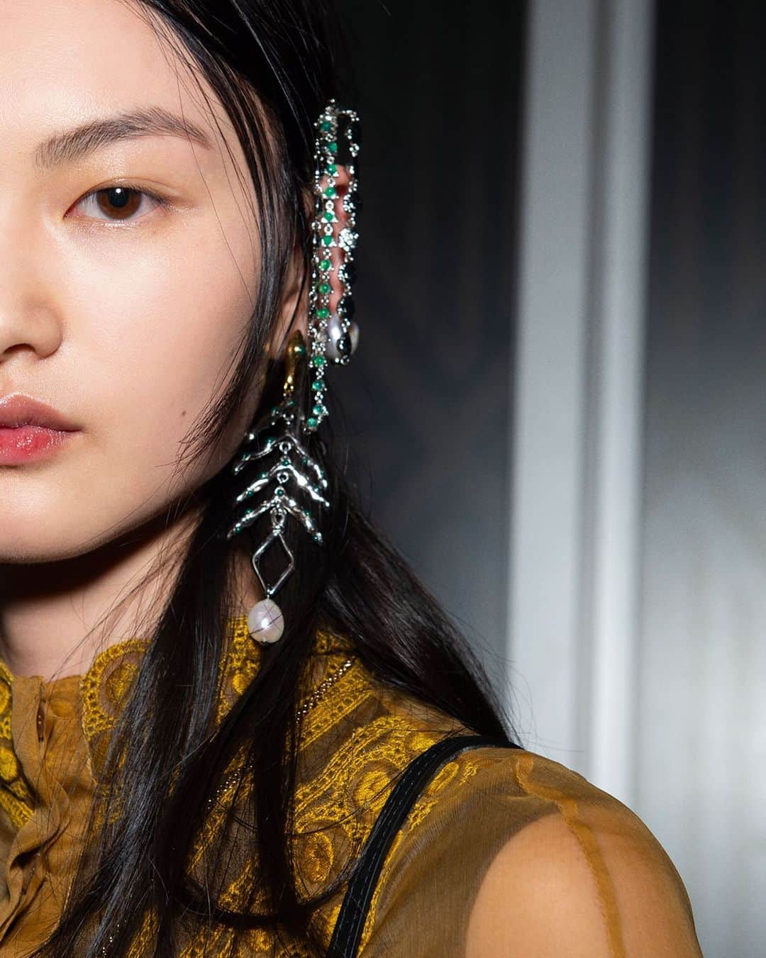 Chloéさんのインスタグラム写真 - (ChloéInstagram)「Up-close before the #chloeSPRING20 runway show, delicate jewellery pieces evoke Art Deco finery  Discover more #chloeSHANGHAI coverage on chloe.com  #chloeGIRLS」6月10日 22時46分 - chloe