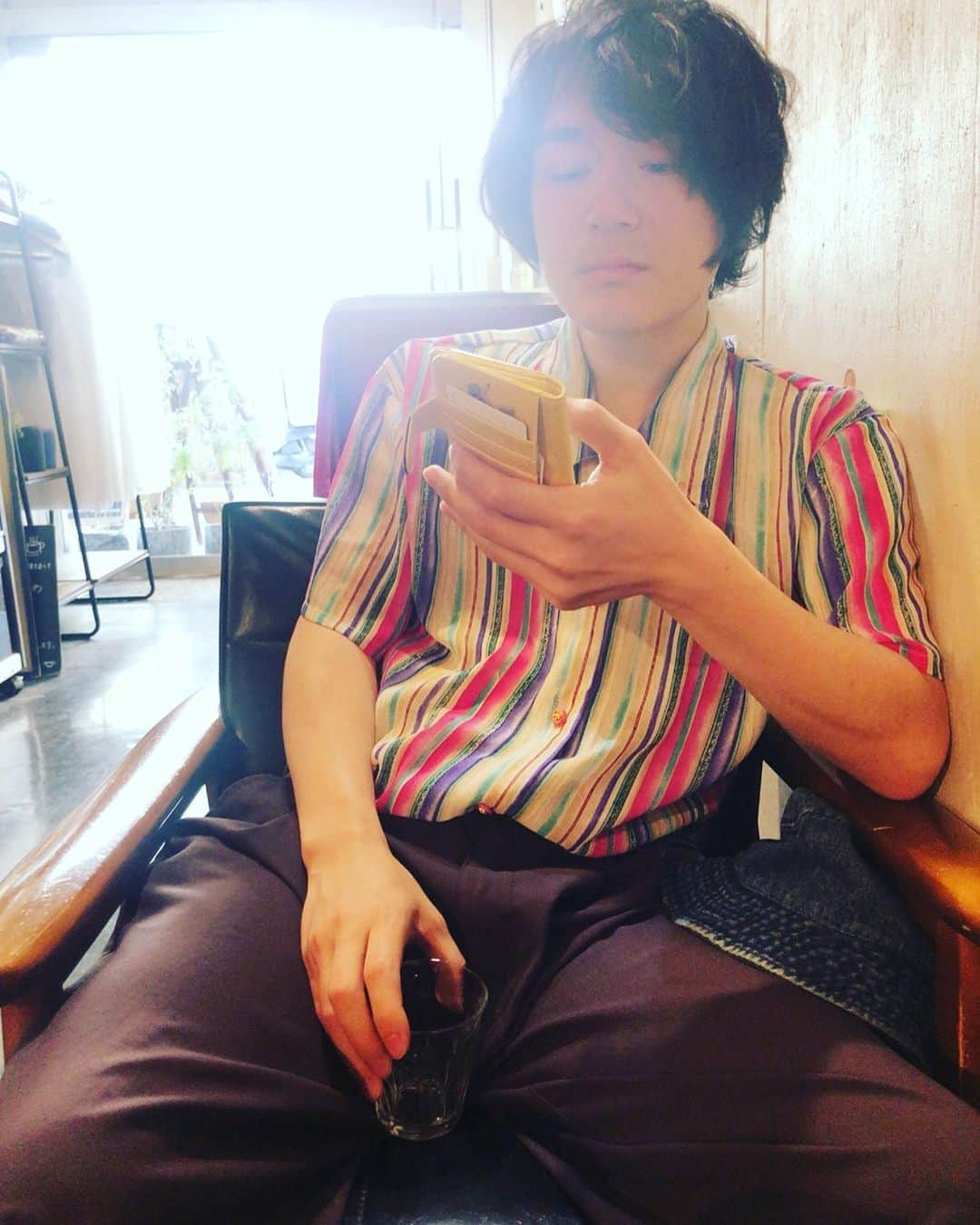 スーパー3助さんのインスタグラム写真 - (スーパー3助Instagram)「#今日の私服 その3  #高円寺の古着屋のシャツ  #センスオブプレイスのパンツ  #実写版名探偵ピカチュウのスマホケース」6月10日 22時58分 - super3suke_nyankostar