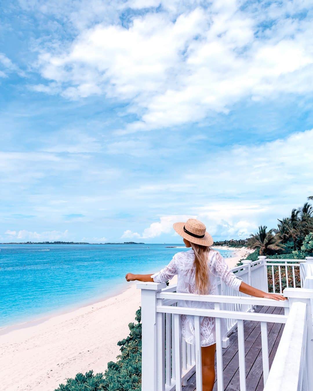サシャ・カリスのインスタグラム：「Good morning 🌞💛 @fsoceanclub #fsoceanclub」