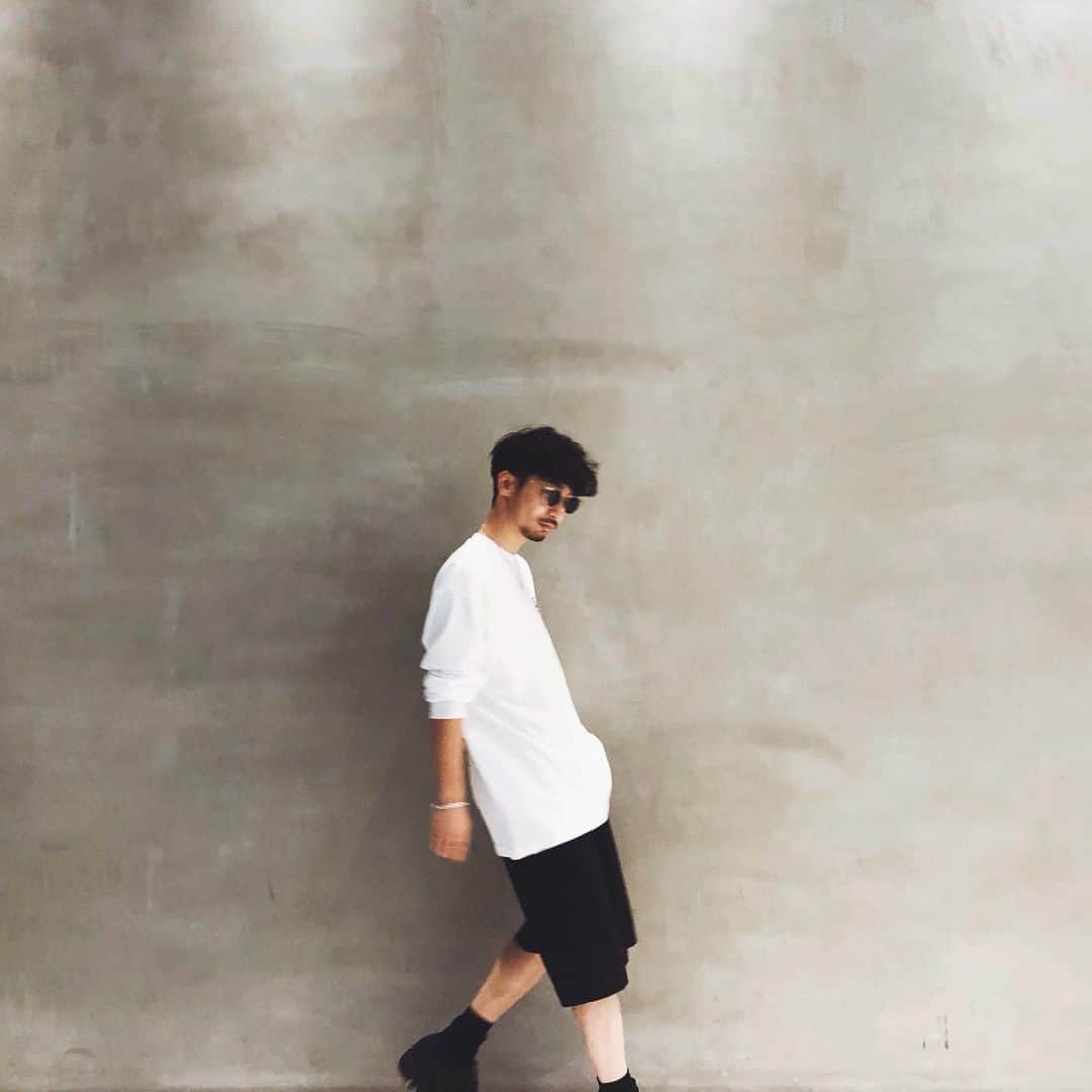 のインスタグラム：「. ゆるっと。 . eyewear : @ayame_id  tops : @virgilnormal  pants : @caseycaseyshop  shose : @foot_the_coacher_official」