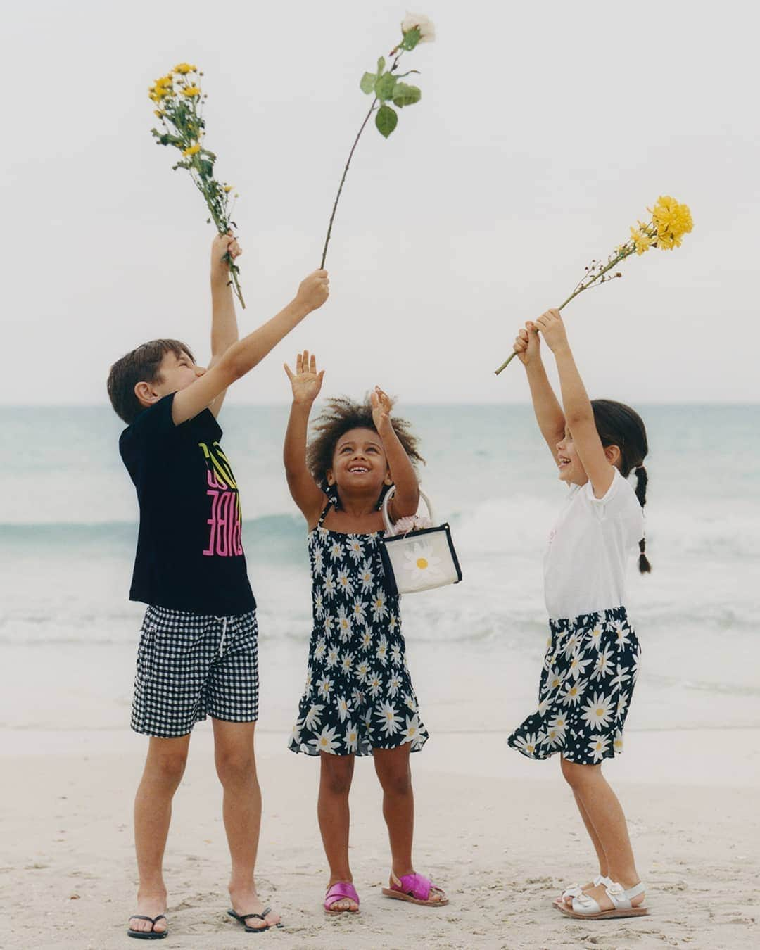 ネッタポルテさんのインスタグラム写真 - (ネッタポルテInstagram)「DON'T MISS: #JETAPORTER kids. Get your mini adventurer set for sunshine with everything they need for a stylish vacation.  Tap the link in bio to shop your favorite looks from Instagram at #NETAPORTER.」6月10日 23時26分 - netaporter