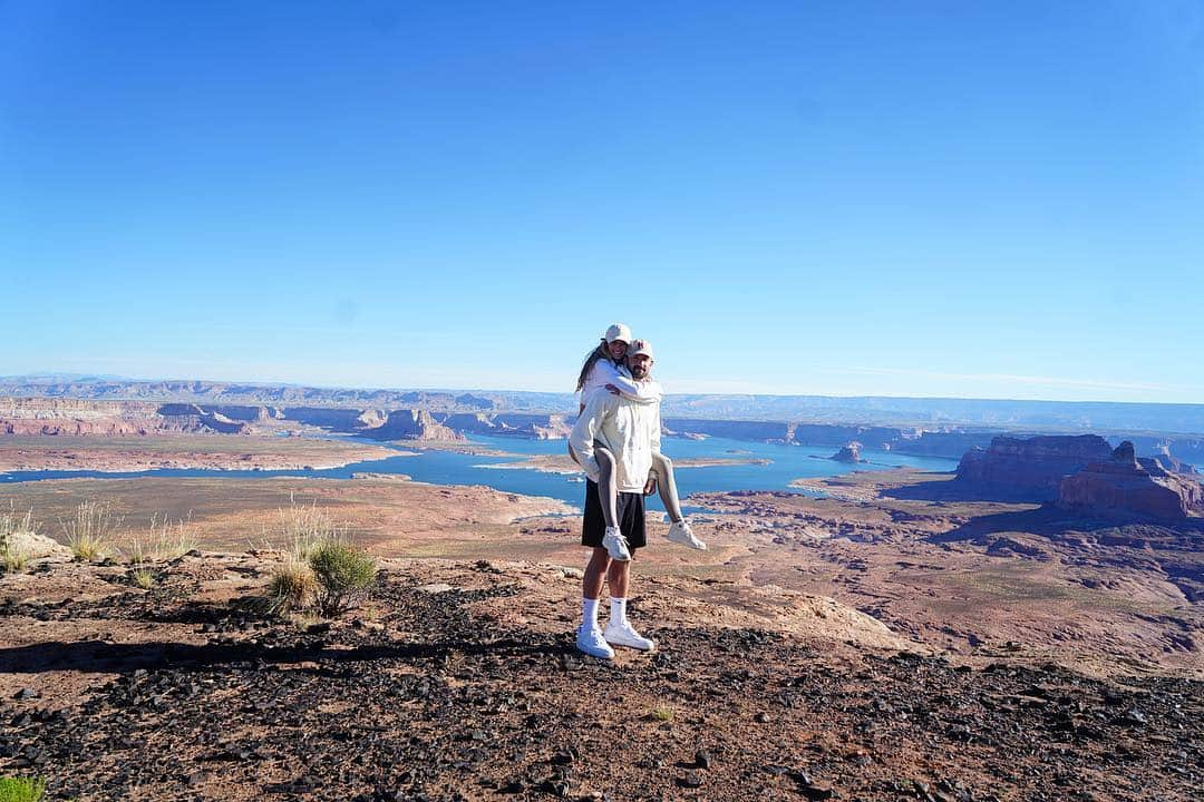 ケビン・ラブさんのインスタグラム写真 - (ケビン・ラブInstagram)「Enjoying the Moment. 🗻🏔⛰」6月10日 23時47分 - kevinlove